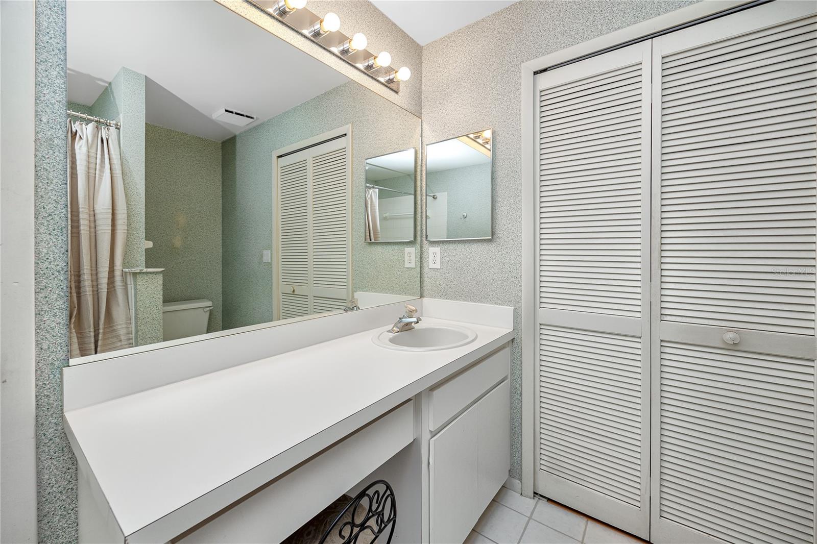 Image 15 of 31 For 2411 Bentley Drive 2411