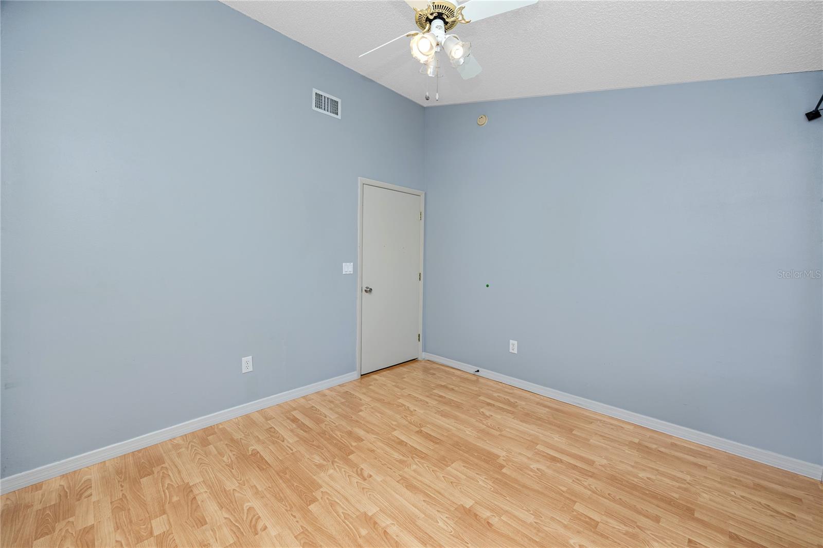 Image 17 of 31 For 2411 Bentley Drive 2411