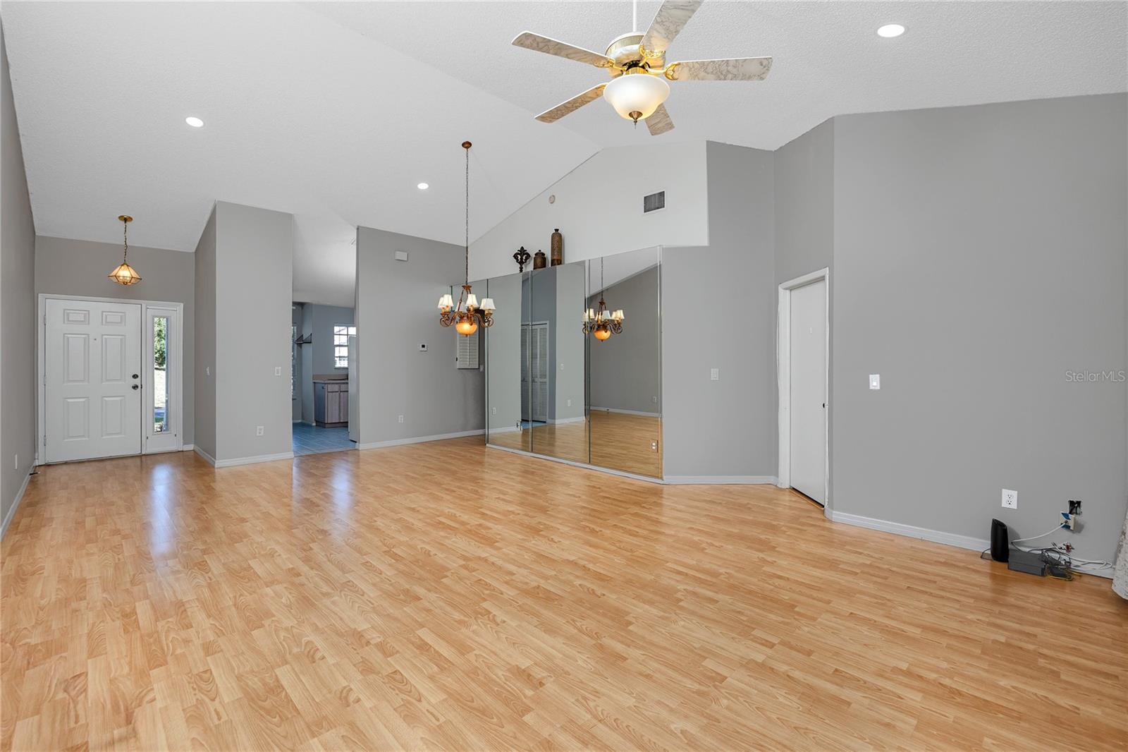 Image 4 of 31 For 2411 Bentley Drive 2411