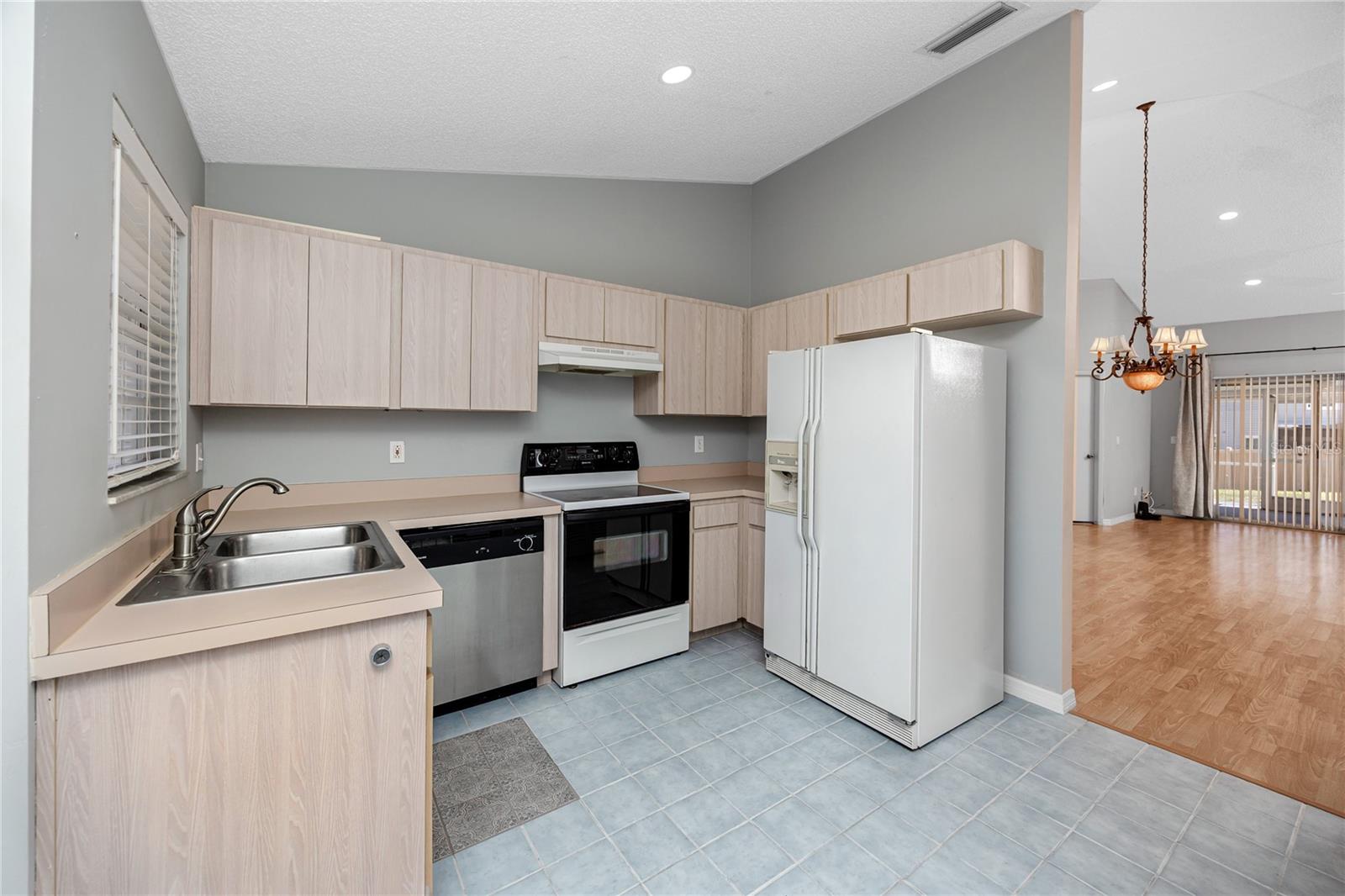 Image 8 of 31 For 2411 Bentley Drive 2411