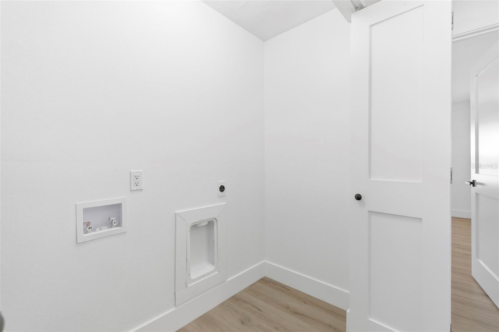 Image 18 of 47 For 1448 Belcher Road S