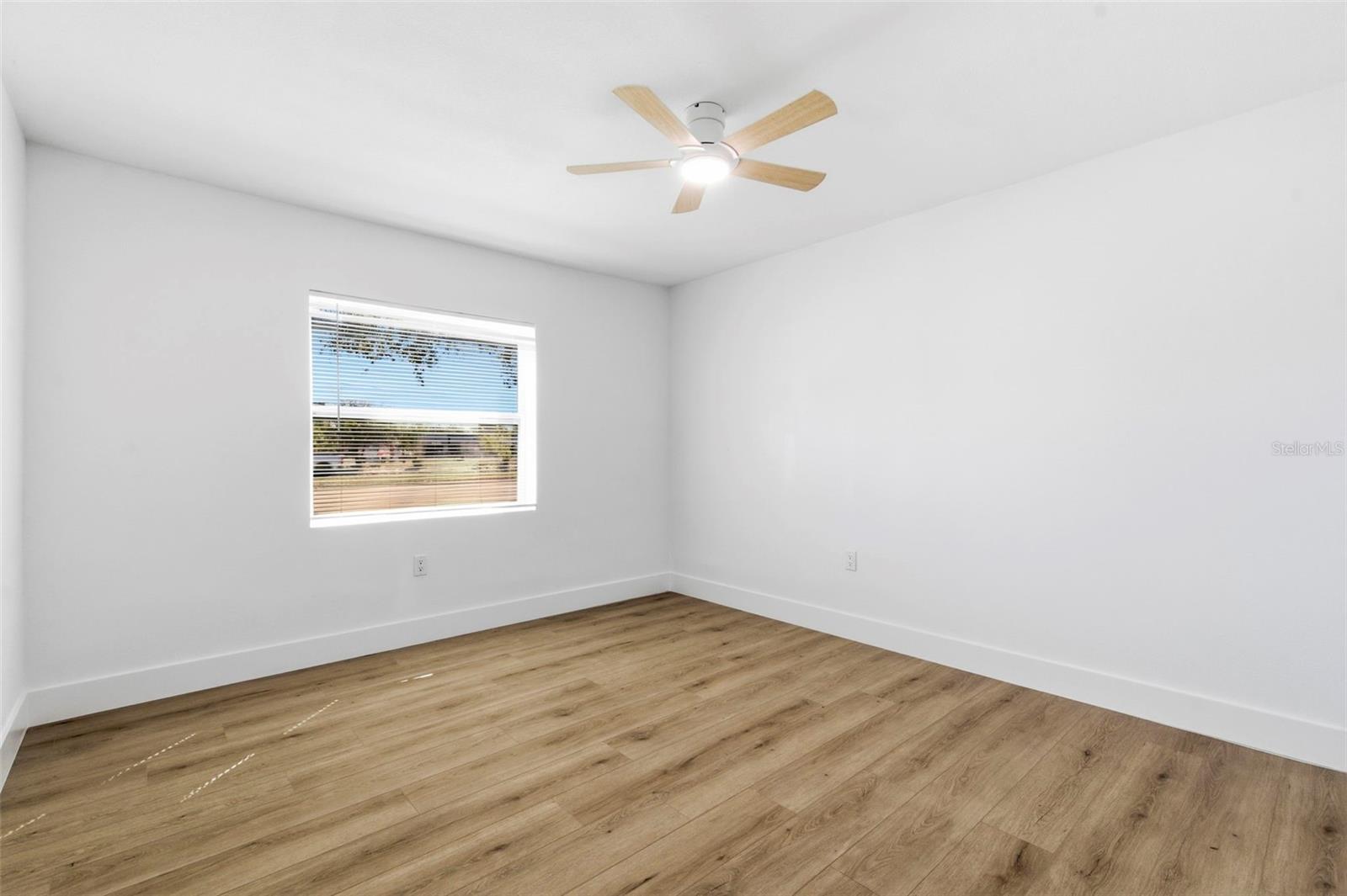 Image 22 of 47 For 1448 Belcher Road S