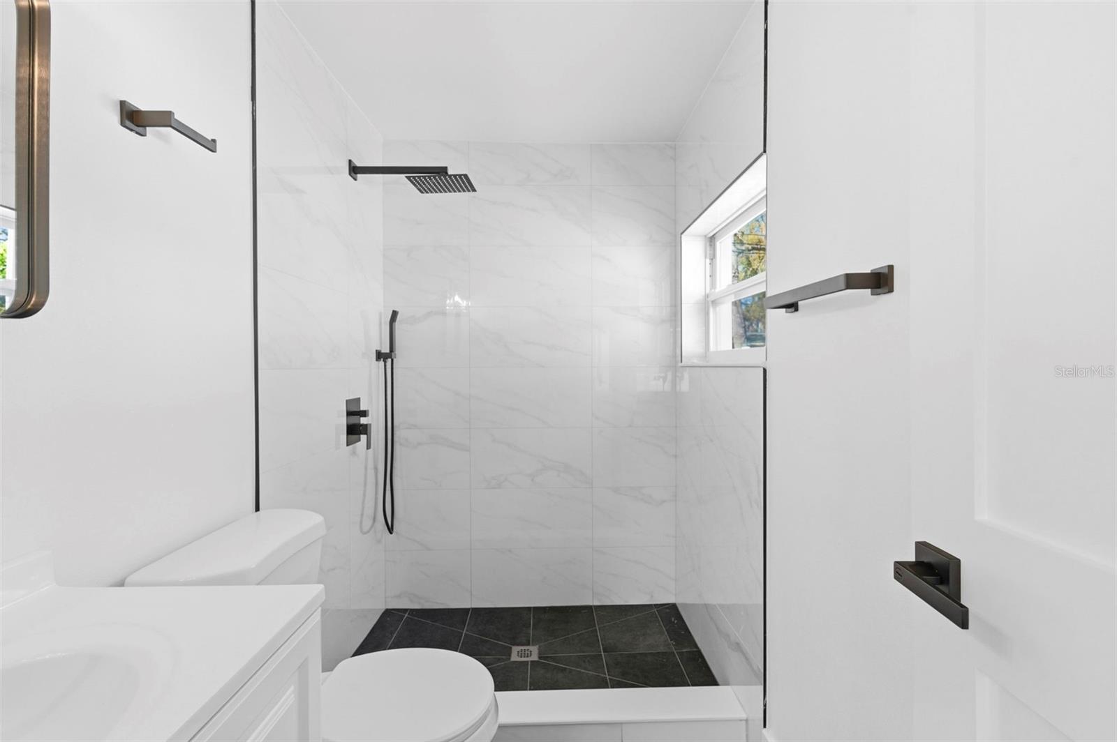 Image 24 of 47 For 1448 Belcher Road S