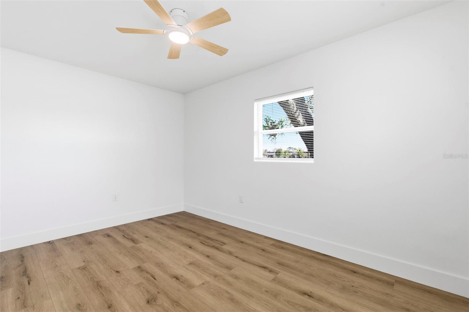 Image 27 of 47 For 1448 Belcher Road S