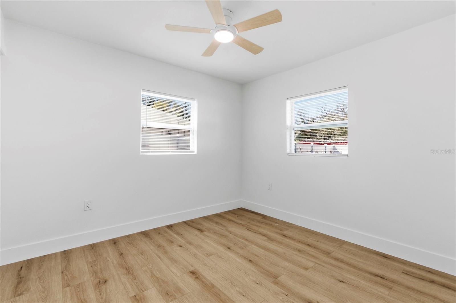 Image 28 of 47 For 1448 Belcher Road S