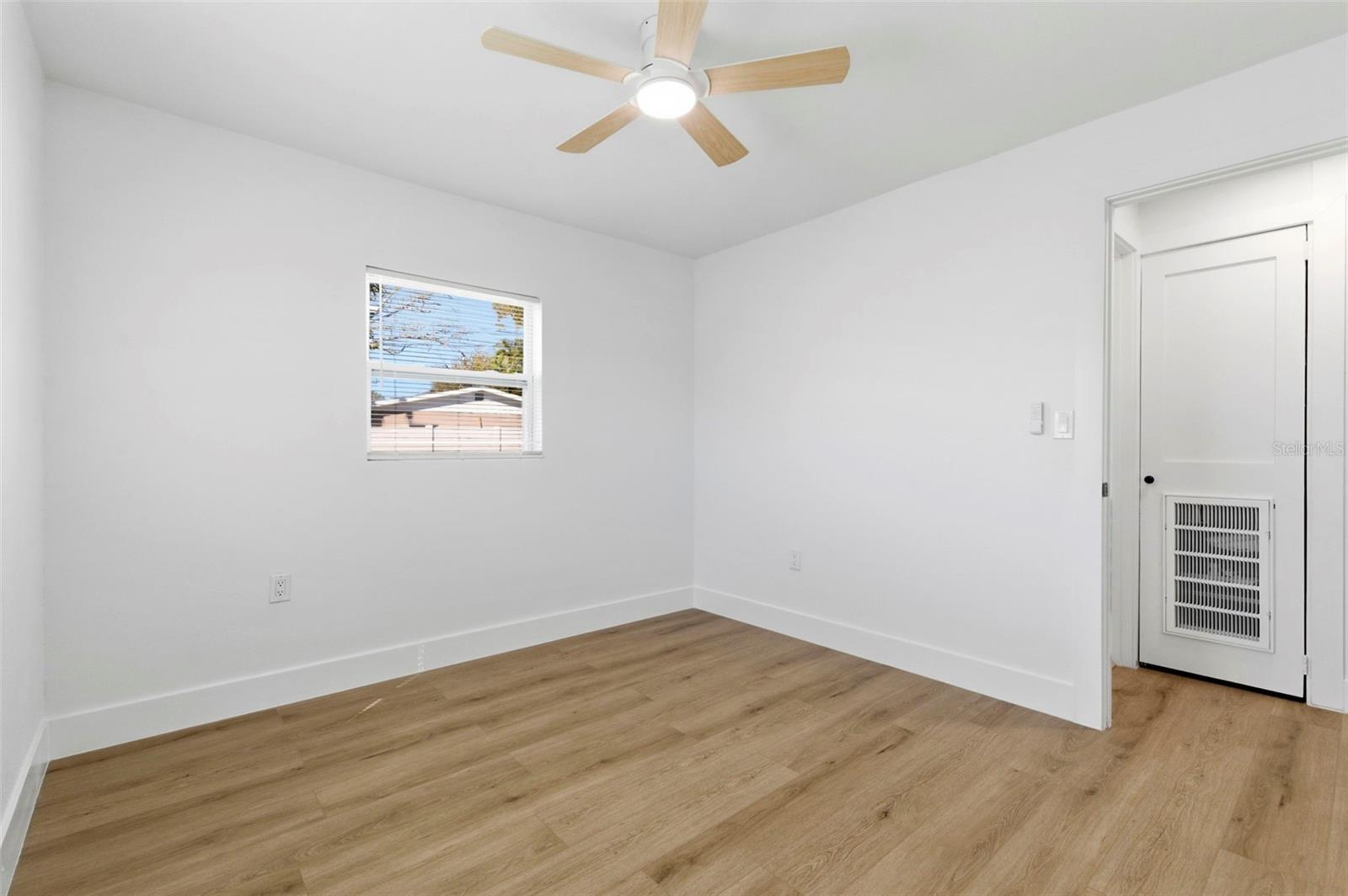 Image 29 of 47 For 1448 Belcher Road S