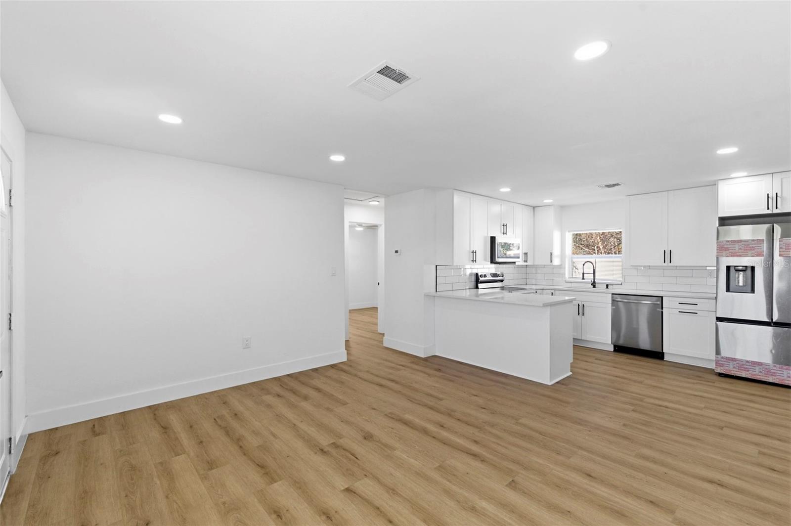 Image 6 of 47 For 1448 Belcher Road S