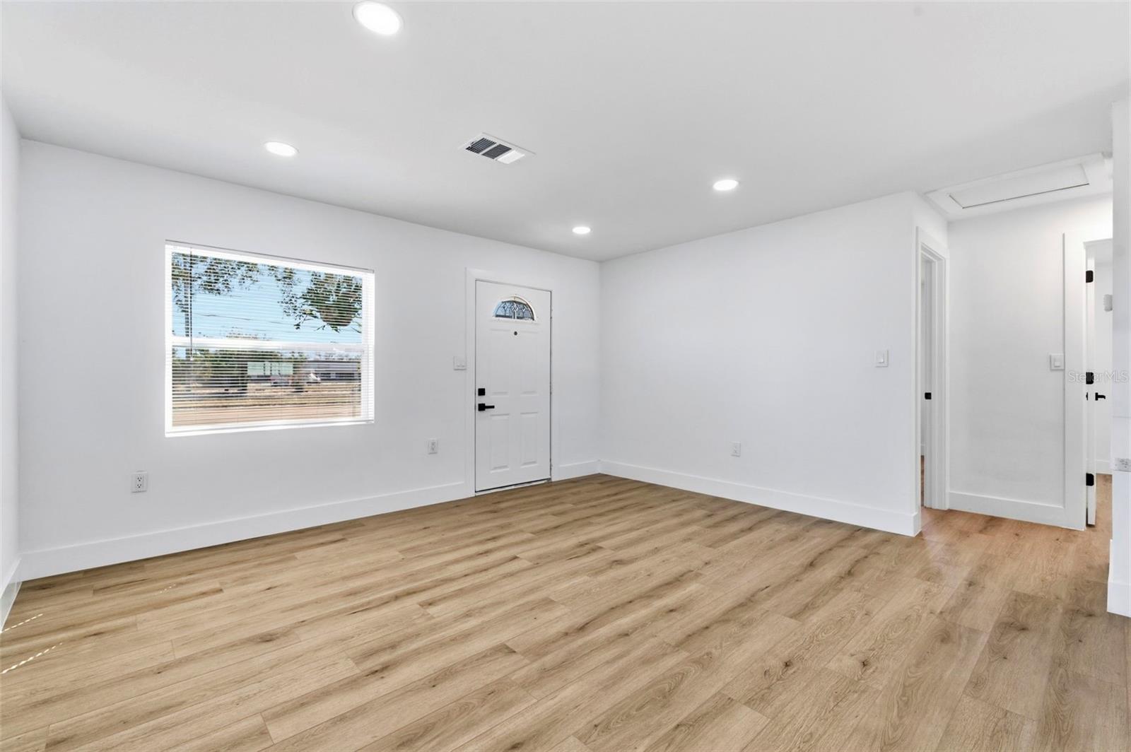 Image 7 of 47 For 1448 Belcher Road S