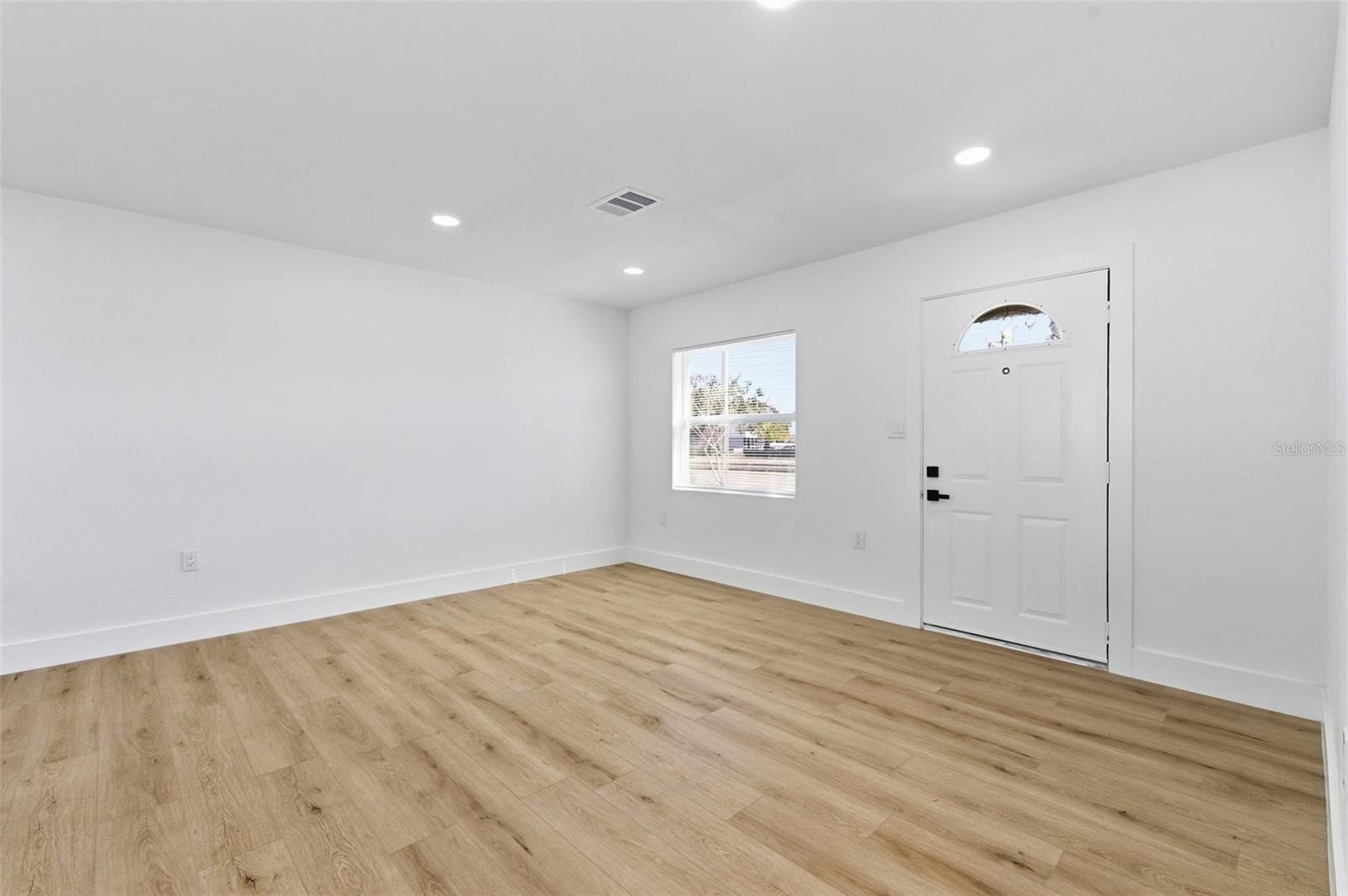 Image 8 of 47 For 1448 Belcher Road S