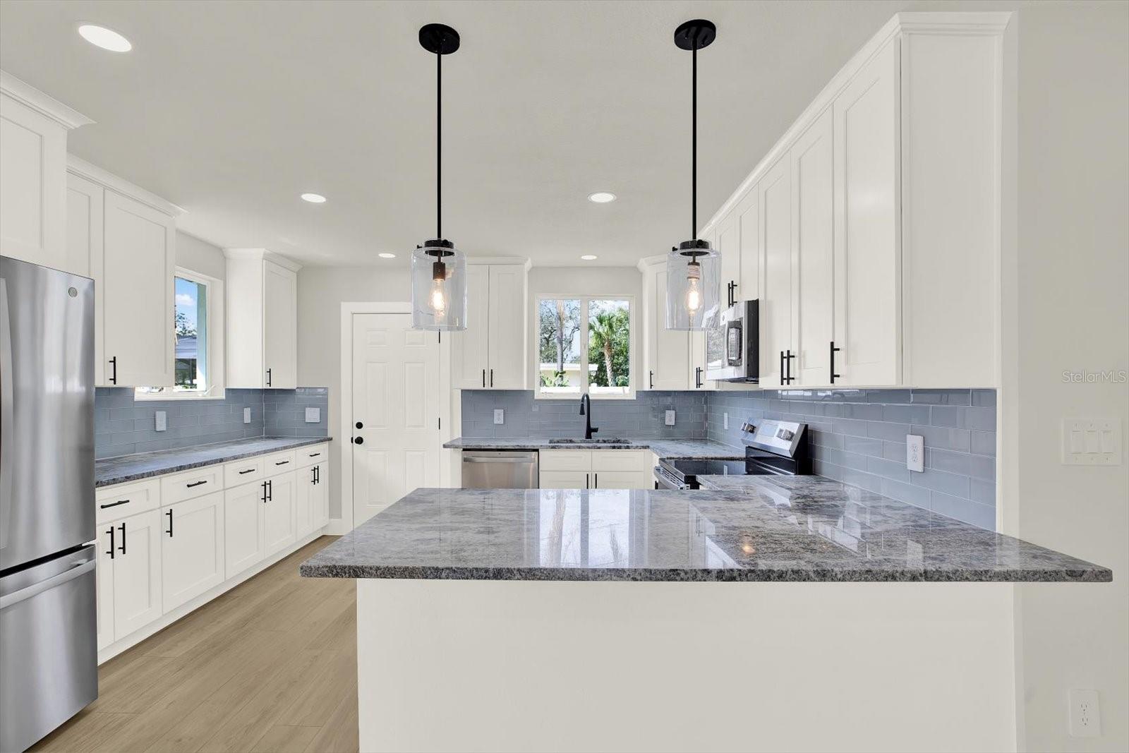 Listing photo id 8 for 222 Willowick Avenue