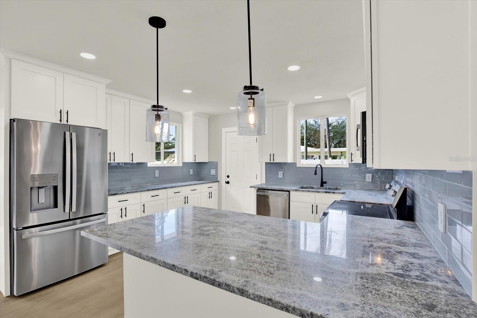 Listing photo id 9 for 222 Willowick Avenue