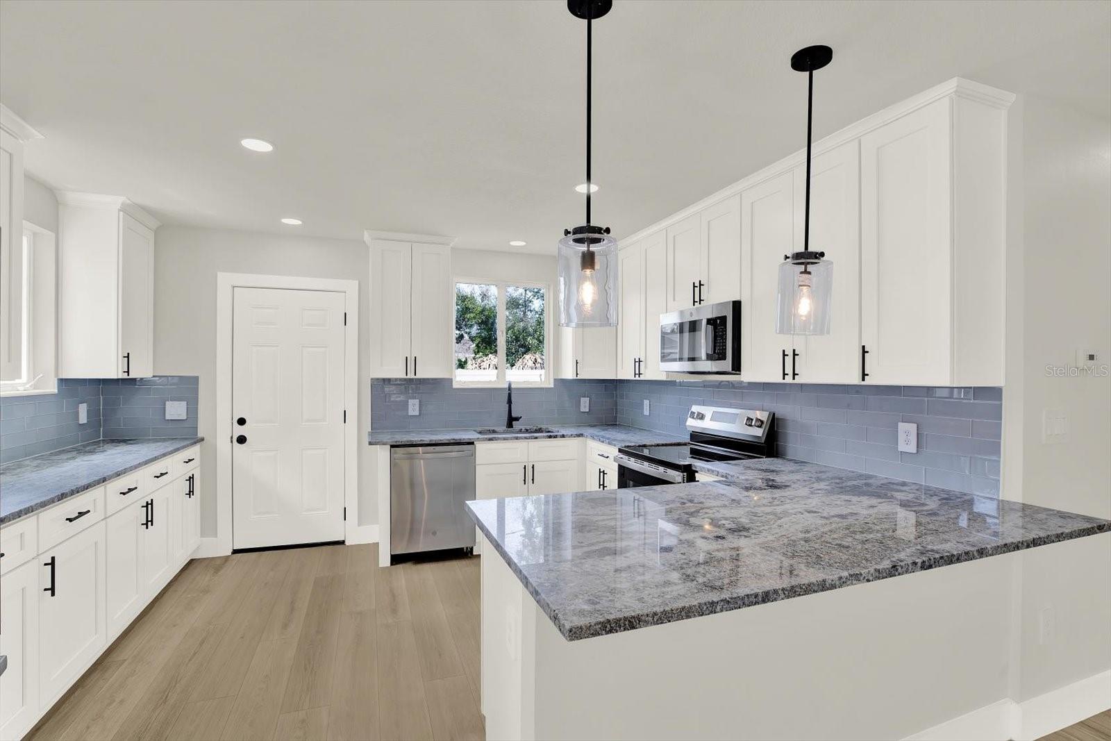 Listing photo id 10 for 222 Willowick Avenue