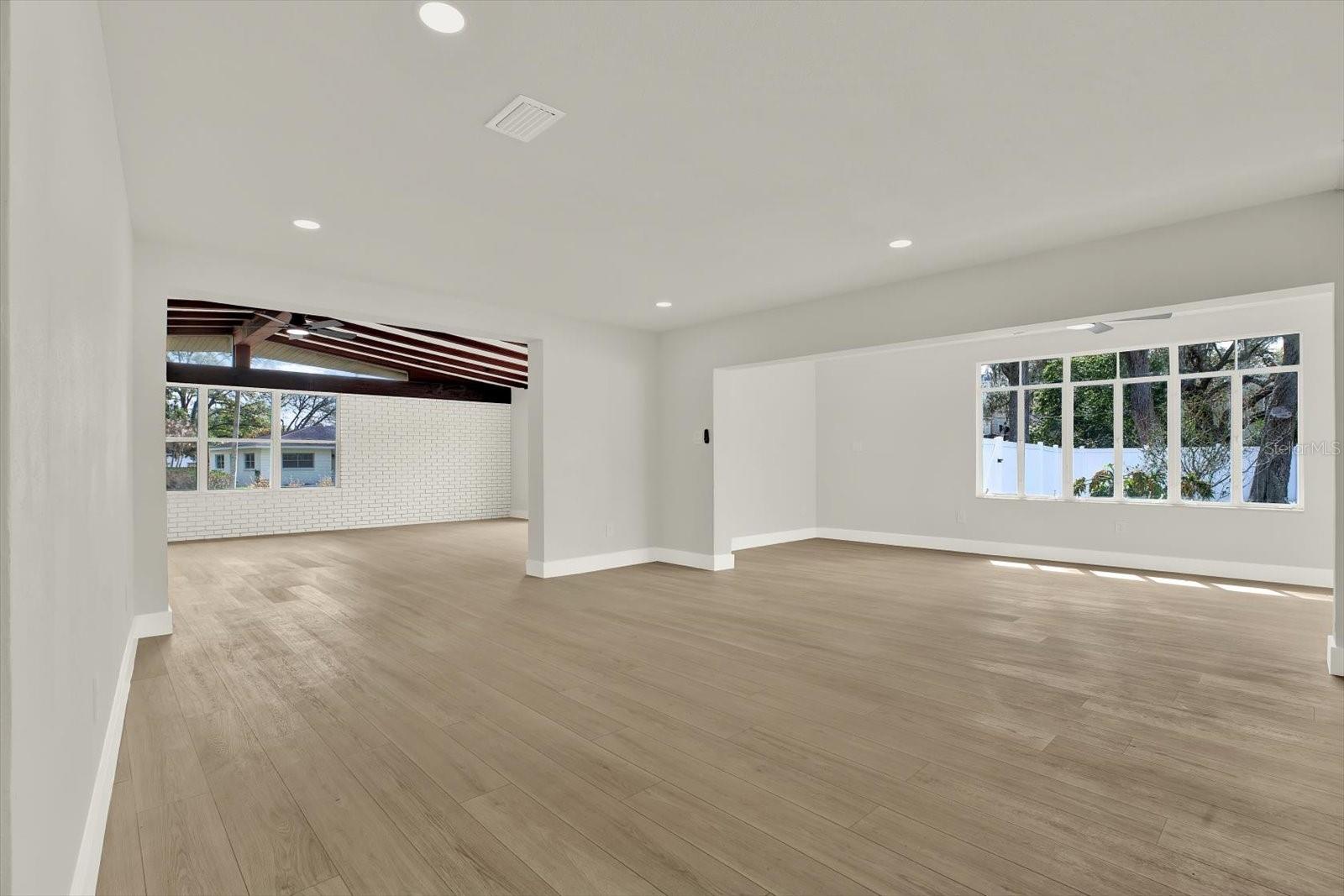 Listing photo id 12 for 222 Willowick Avenue