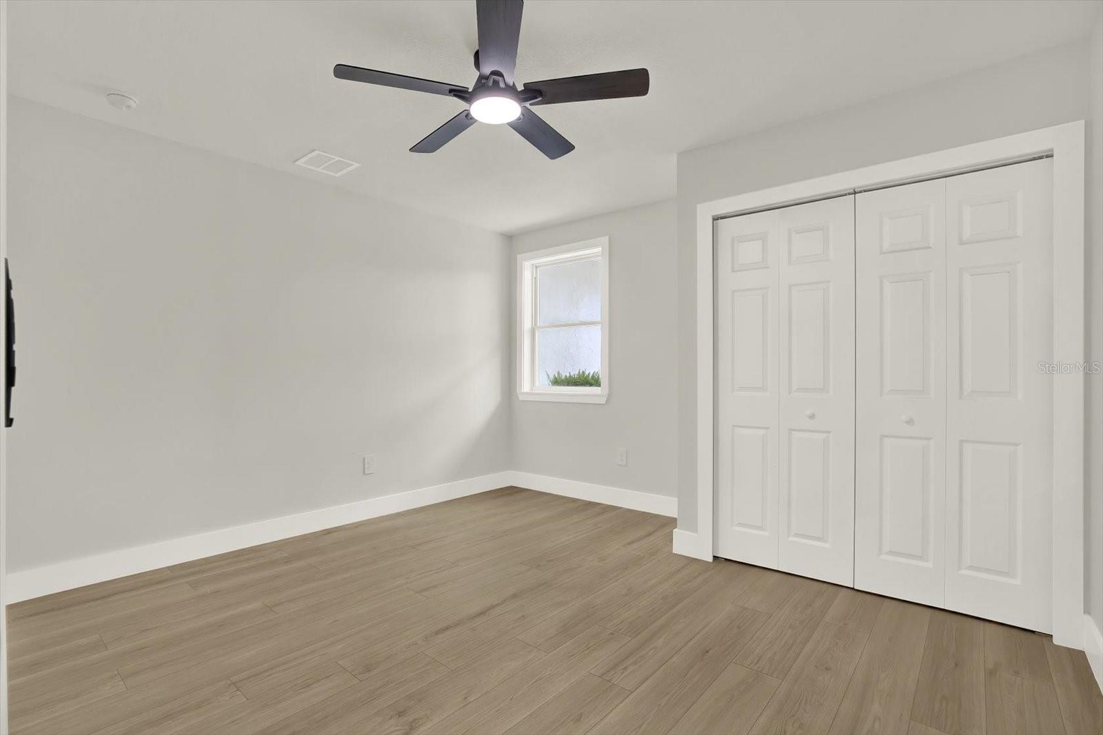 Listing photo id 16 for 222 Willowick Avenue