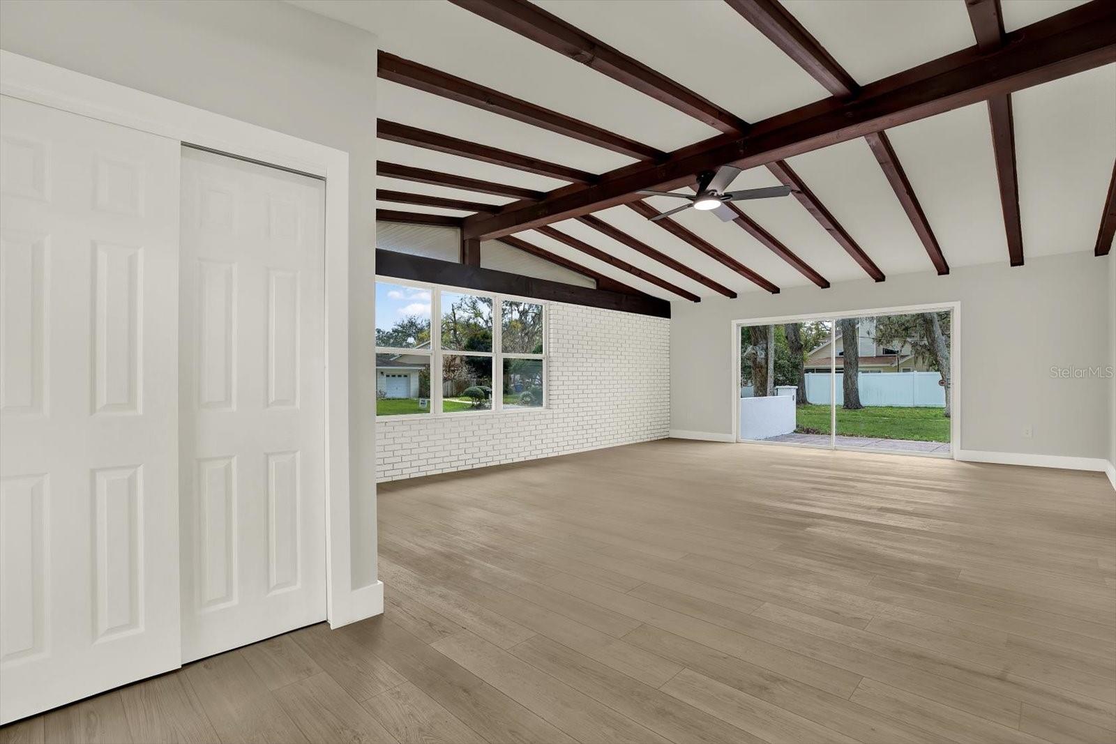 Listing photo id 0 for 222 Willowick Avenue