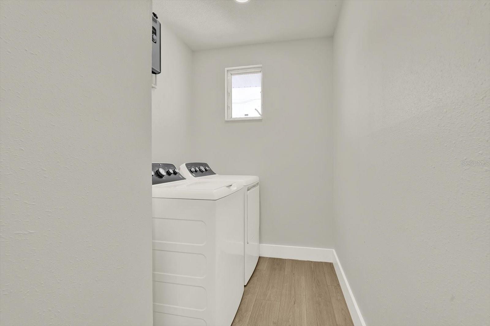 Listing photo id 23 for 222 Willowick Avenue