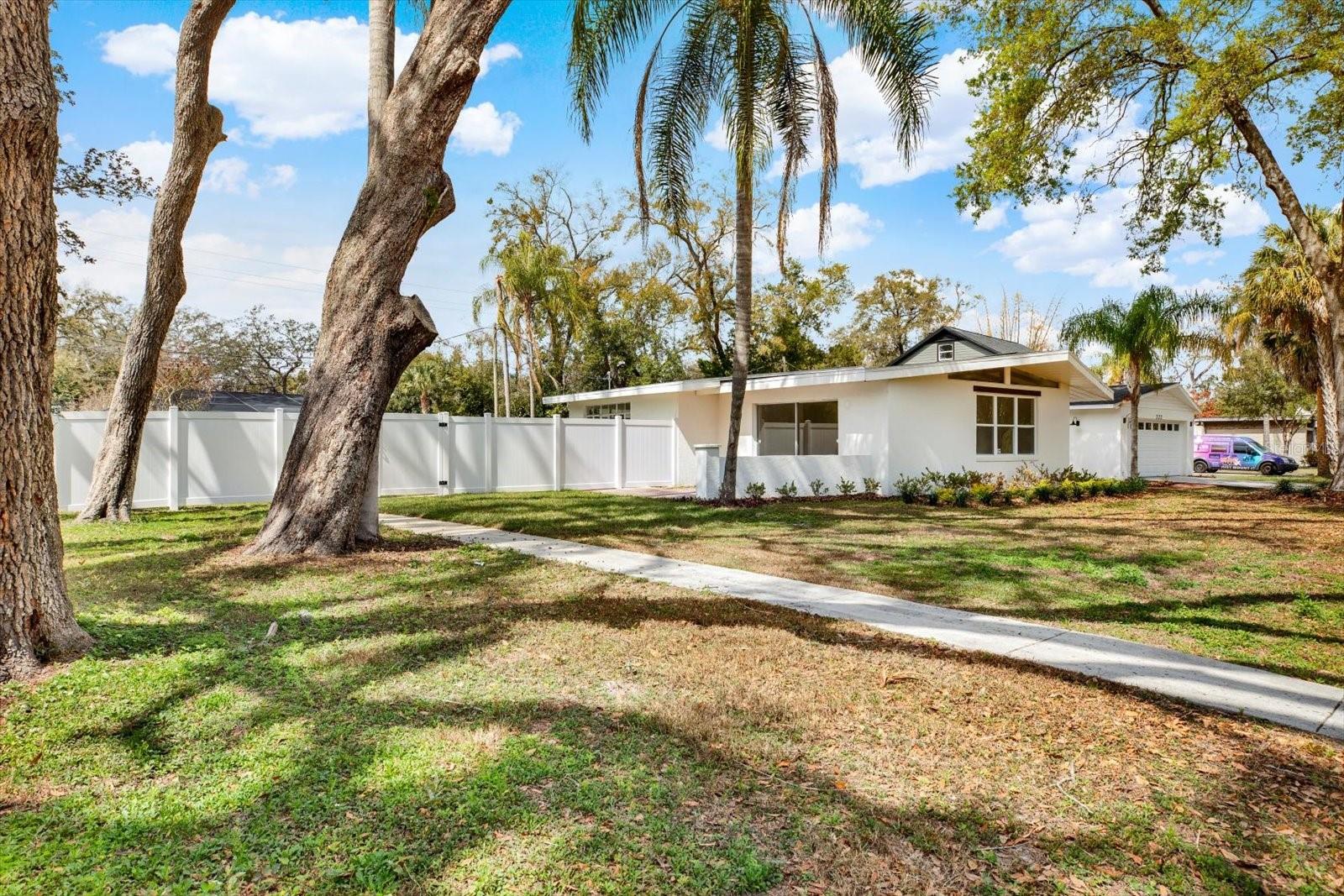 Listing photo id 25 for 222 Willowick Avenue