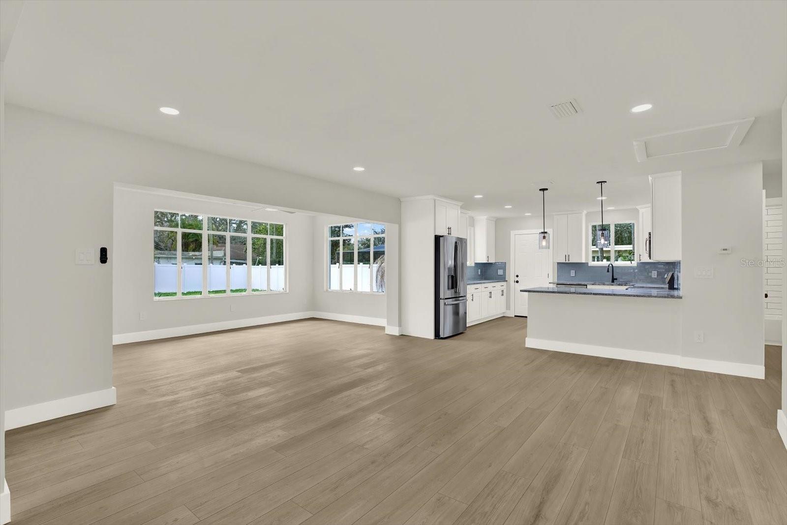 Listing photo id 7 for 222 Willowick Avenue