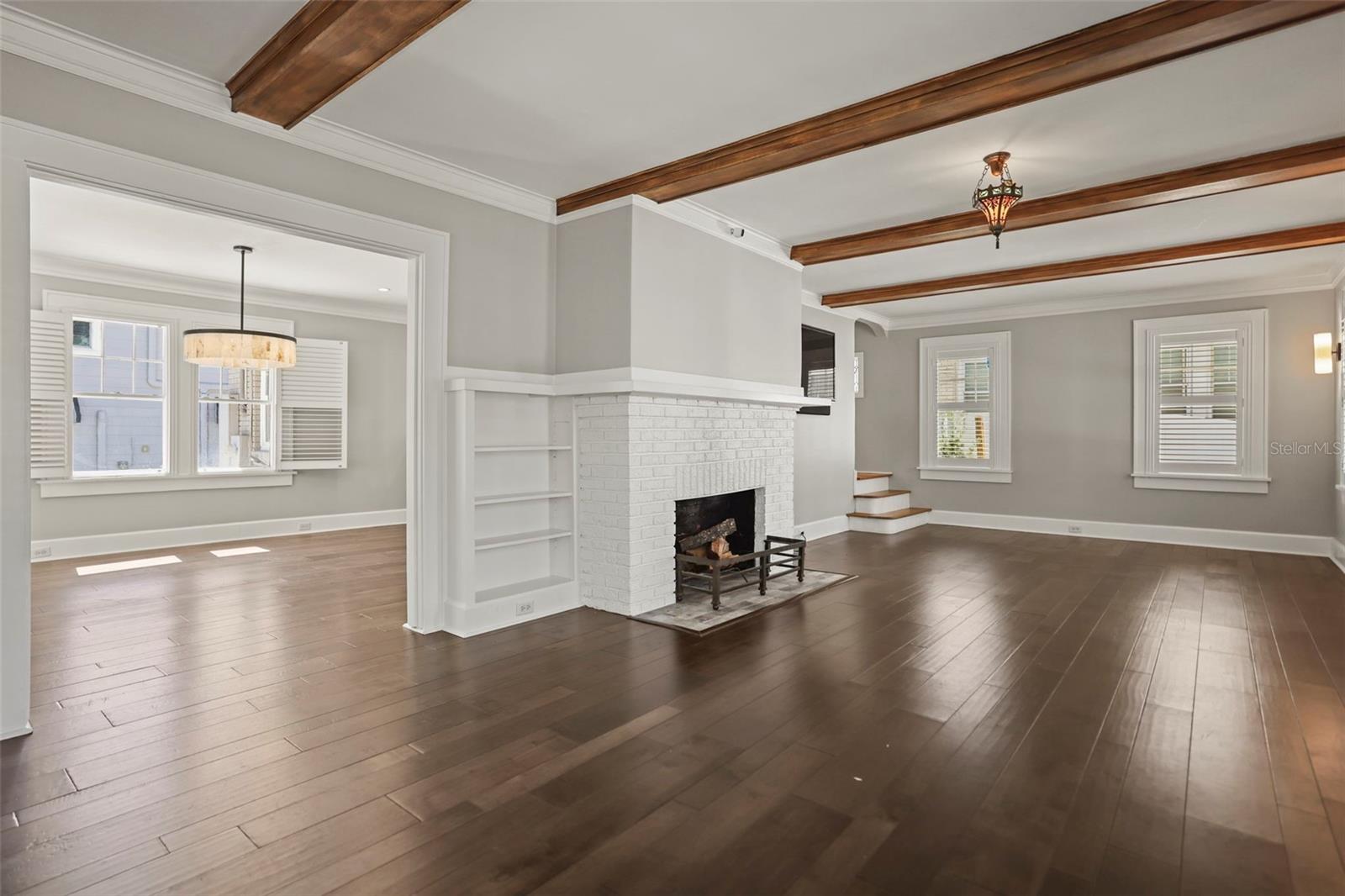 Listing photo id 10 for 800 18th Avenue N