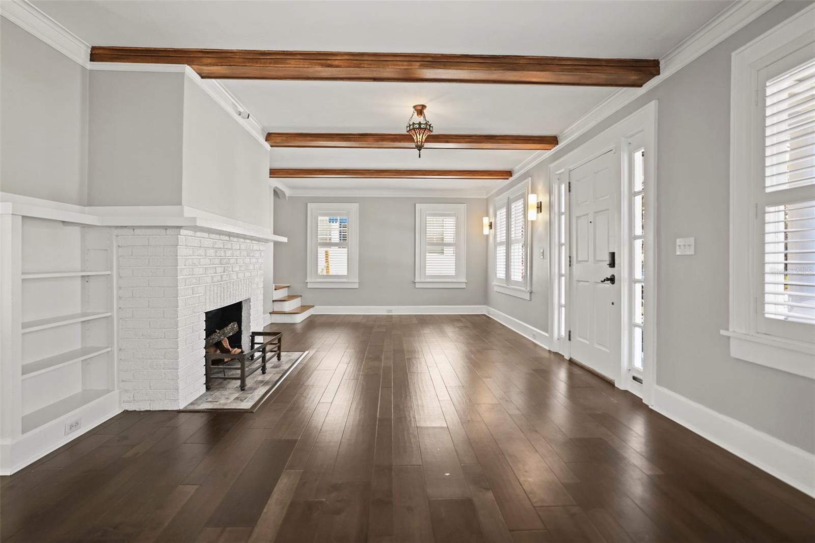 Listing photo id 11 for 800 18th Avenue N