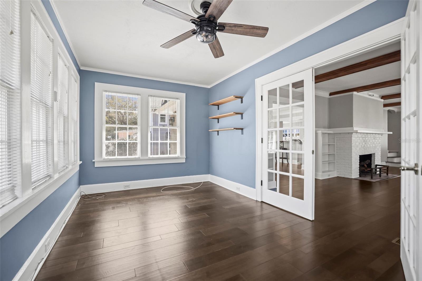 Listing photo id 12 for 800 18th Avenue N