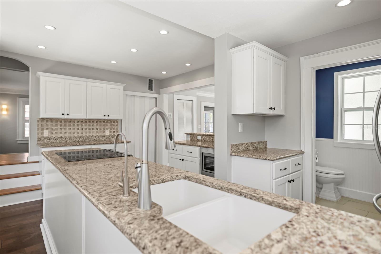 Listing photo id 14 for 800 18th Avenue N