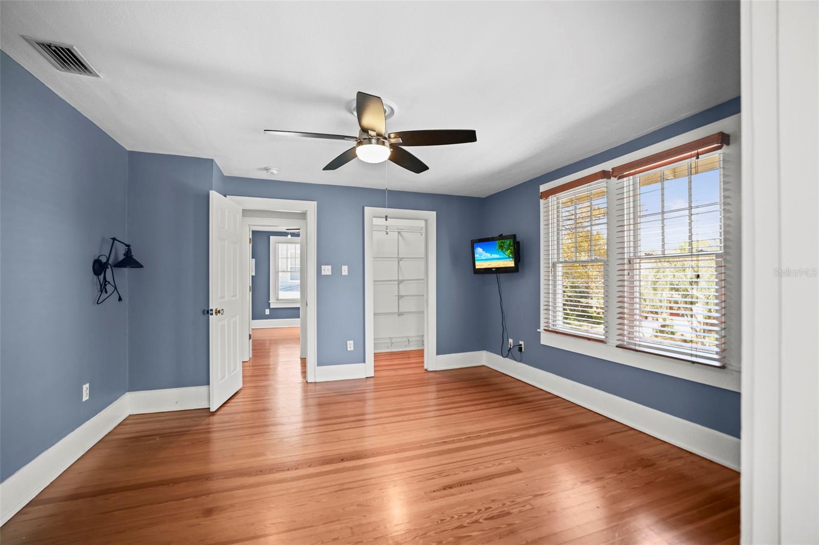 Listing photo id 19 for 800 18th Avenue N