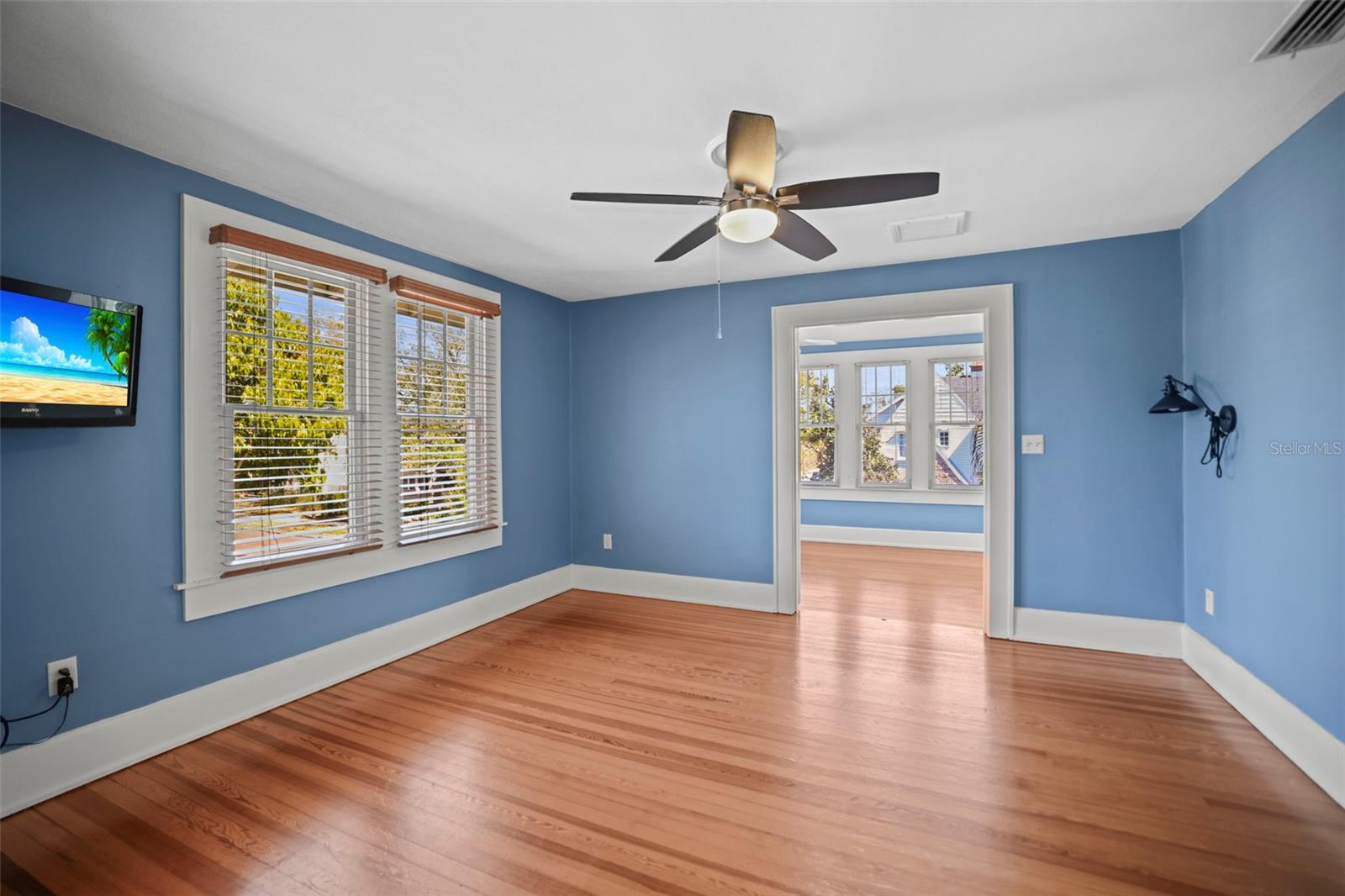 Listing photo id 20 for 800 18th Avenue N