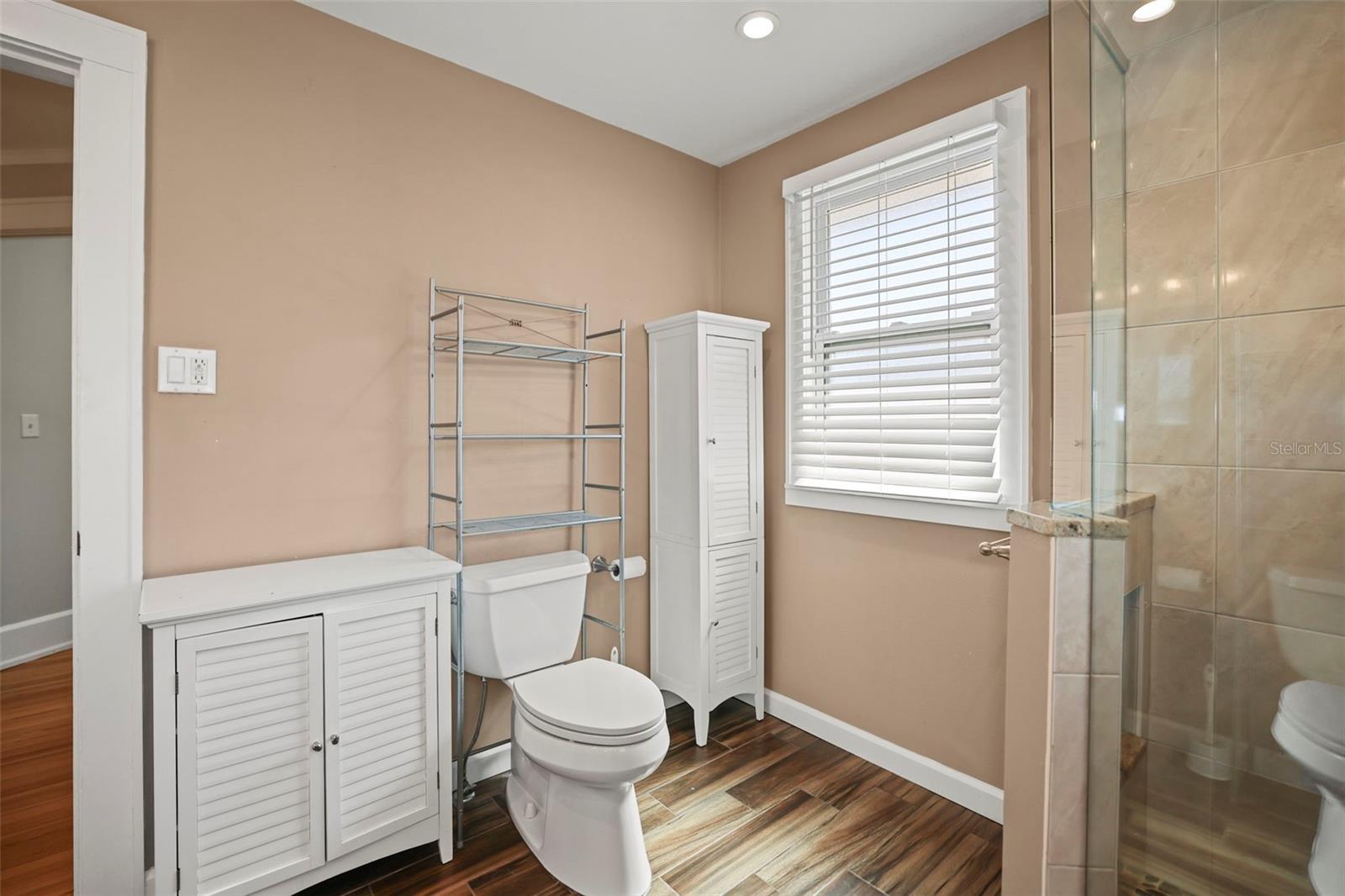 Listing photo id 22 for 800 18th Avenue N