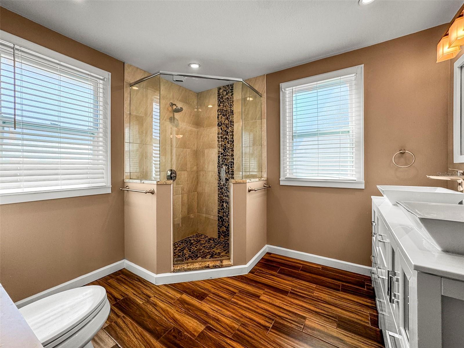 Listing photo id 23 for 800 18th Avenue N