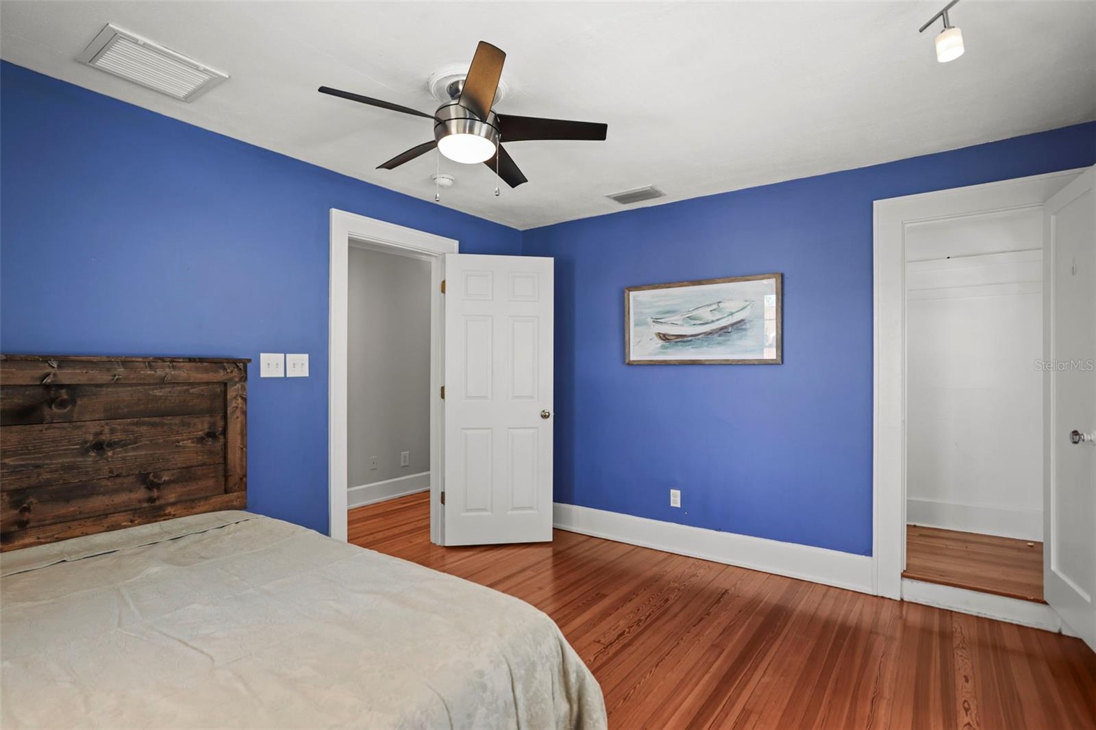 Listing photo id 24 for 800 18th Avenue N