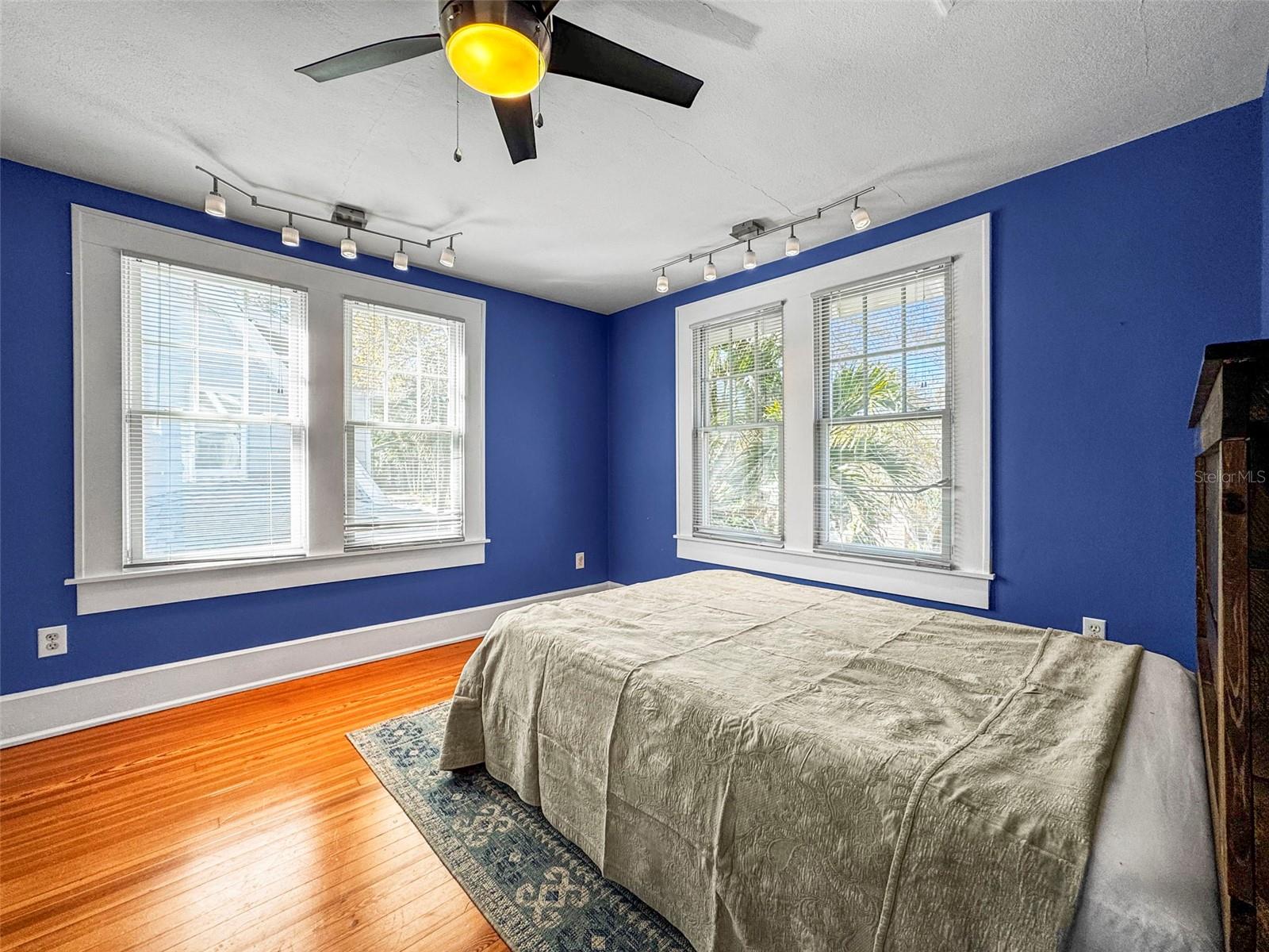 Listing photo id 25 for 800 18th Avenue N