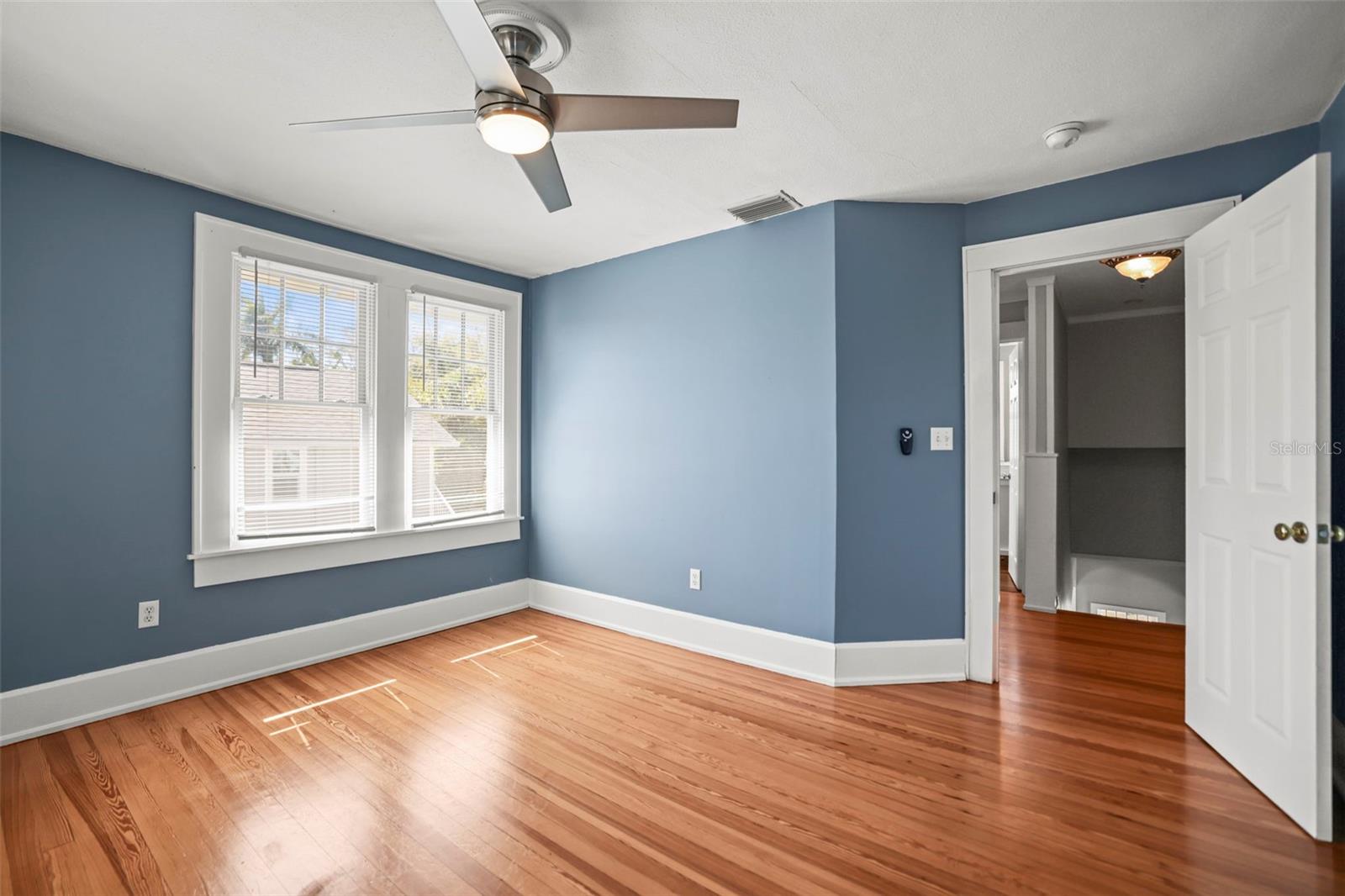 Listing photo id 27 for 800 18th Avenue N