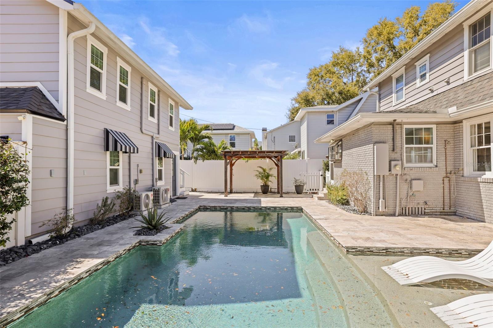 Listing photo id 31 for 800 18th Avenue N