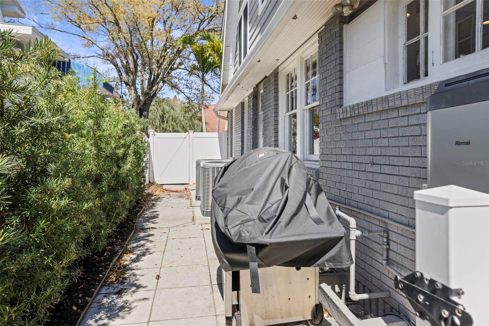 Listing photo id 35 for 800 18th Avenue N