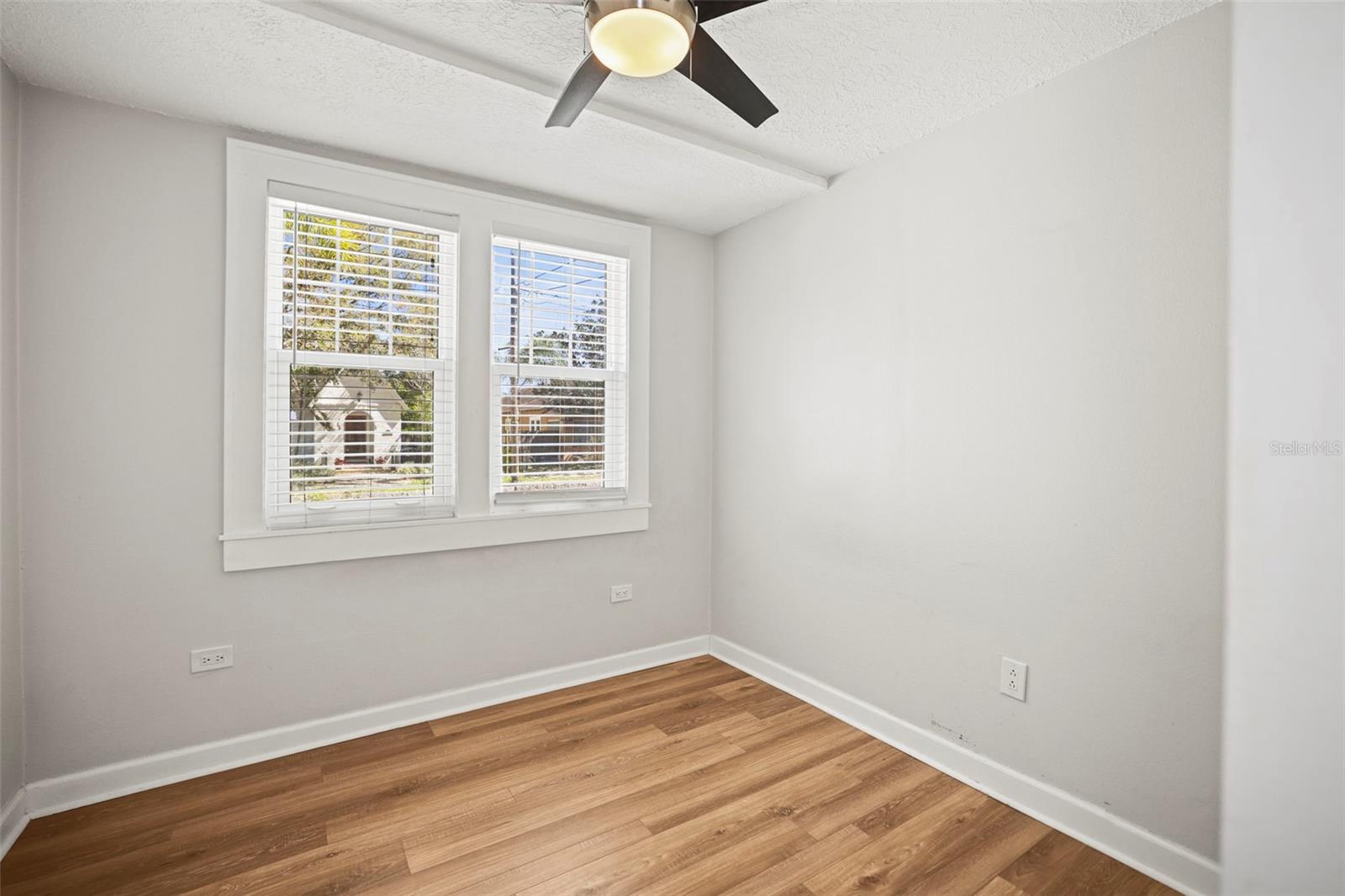 Listing photo id 37 for 800 18th Avenue N