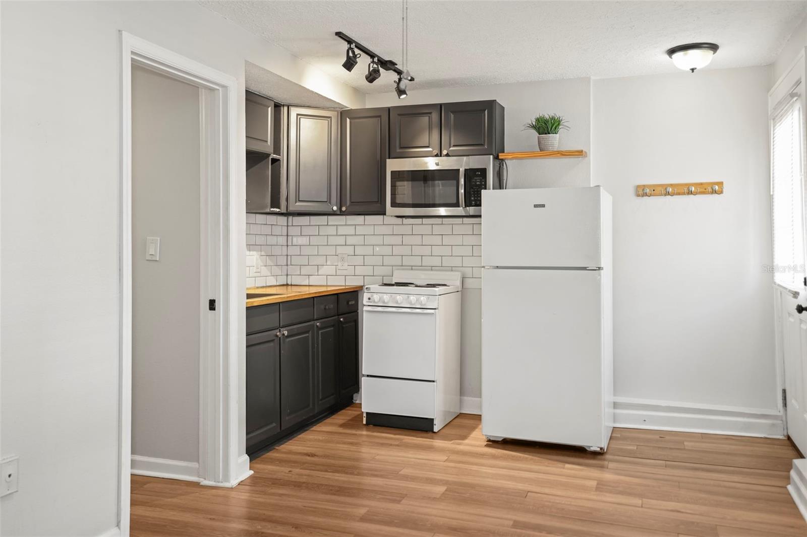 Listing photo id 39 for 800 18th Avenue N