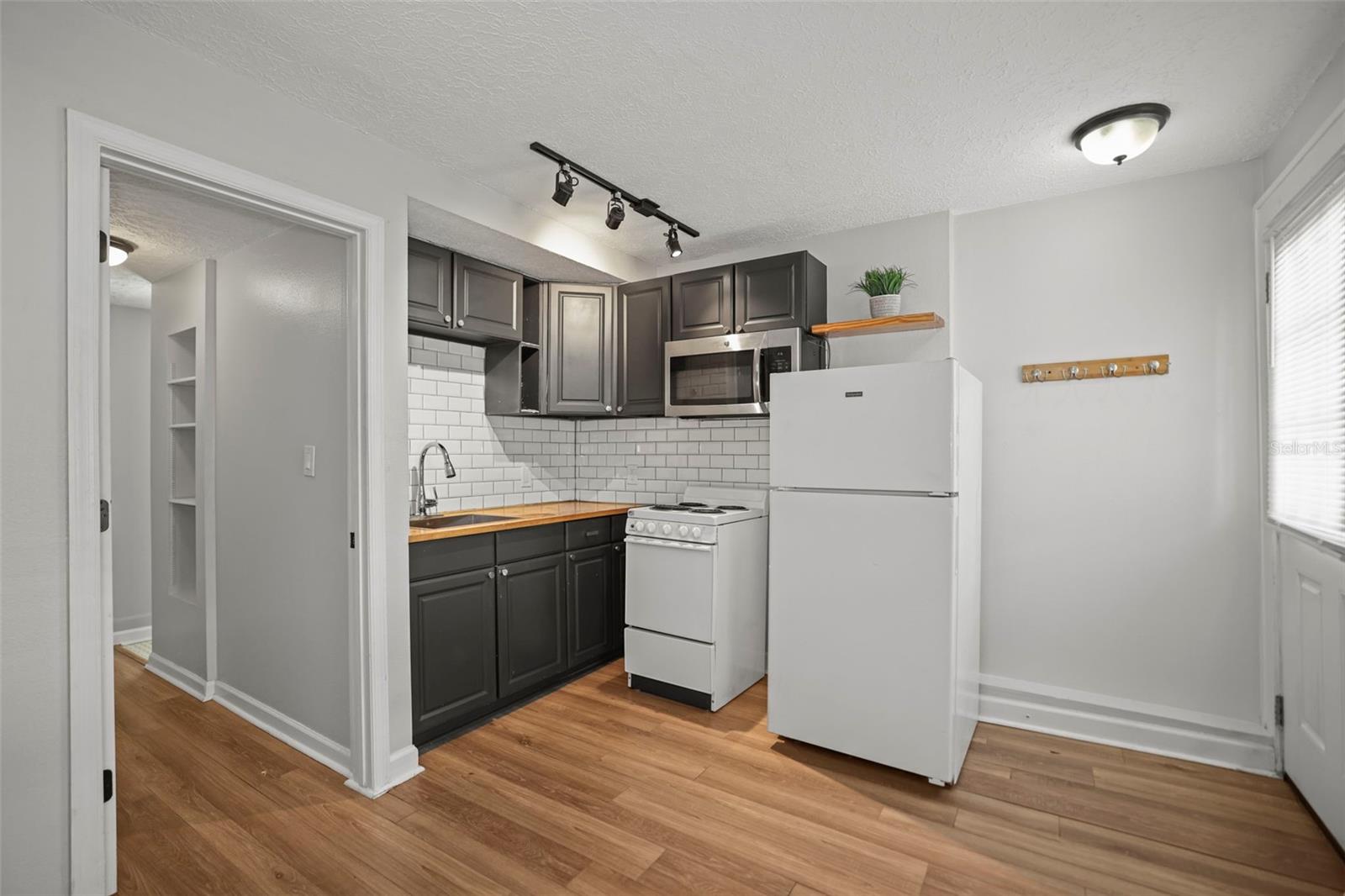 Listing photo id 40 for 800 18th Avenue N