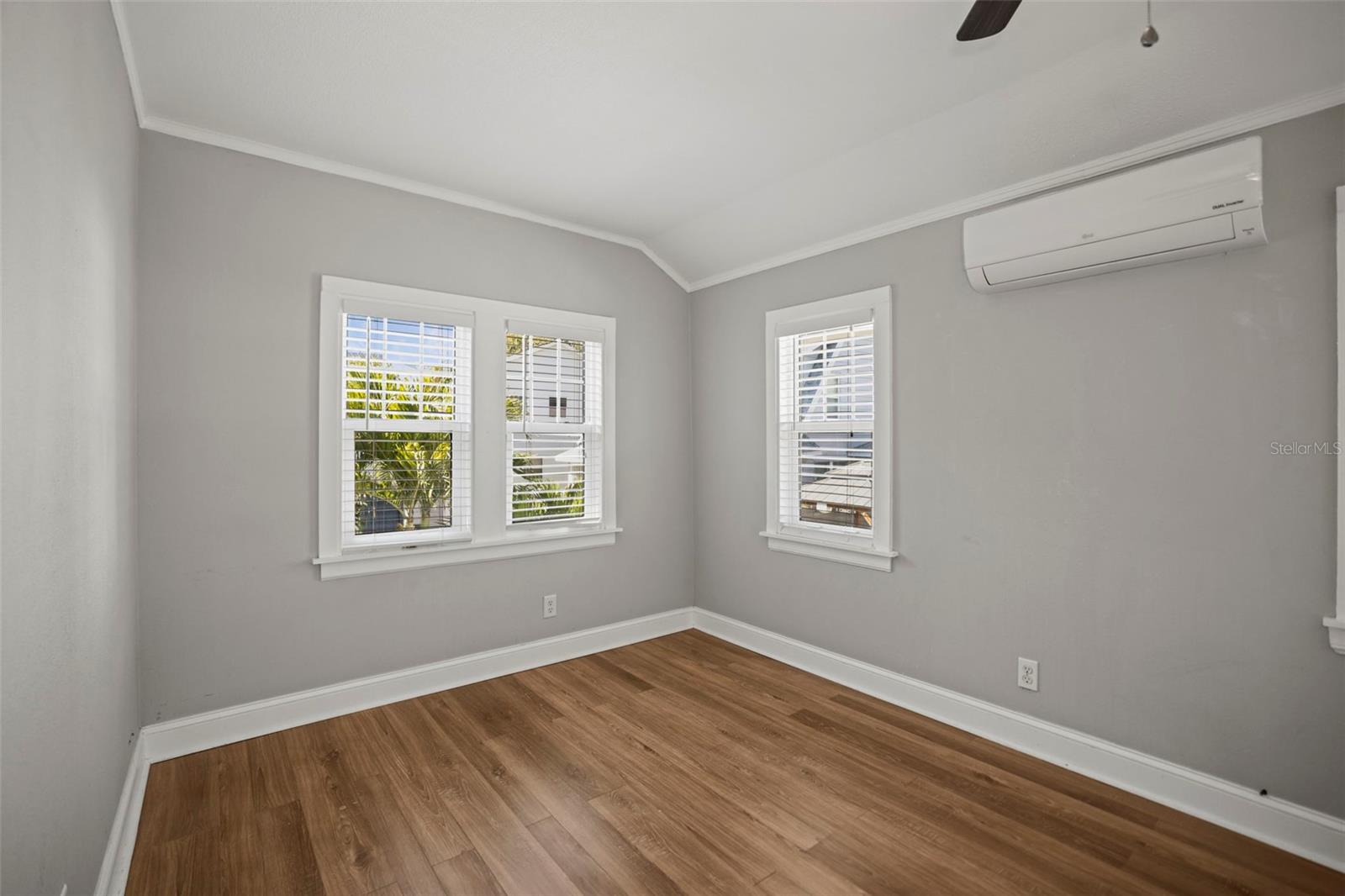 Listing photo id 45 for 800 18th Avenue N