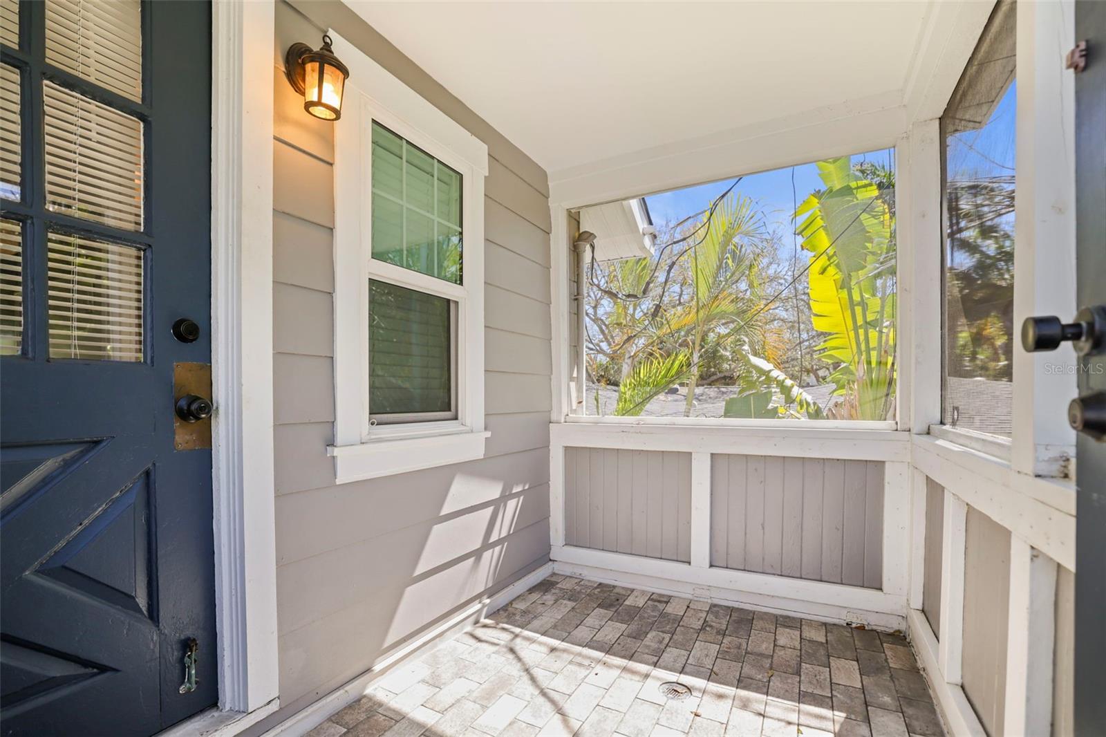 Listing photo id 48 for 800 18th Avenue N