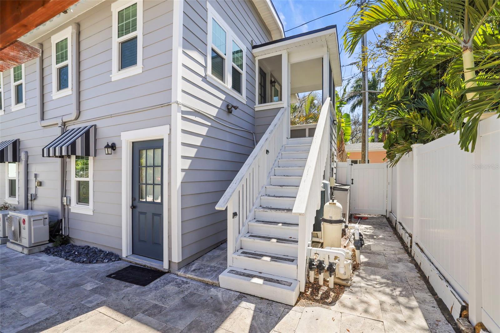 Listing photo id 49 for 800 18th Avenue N