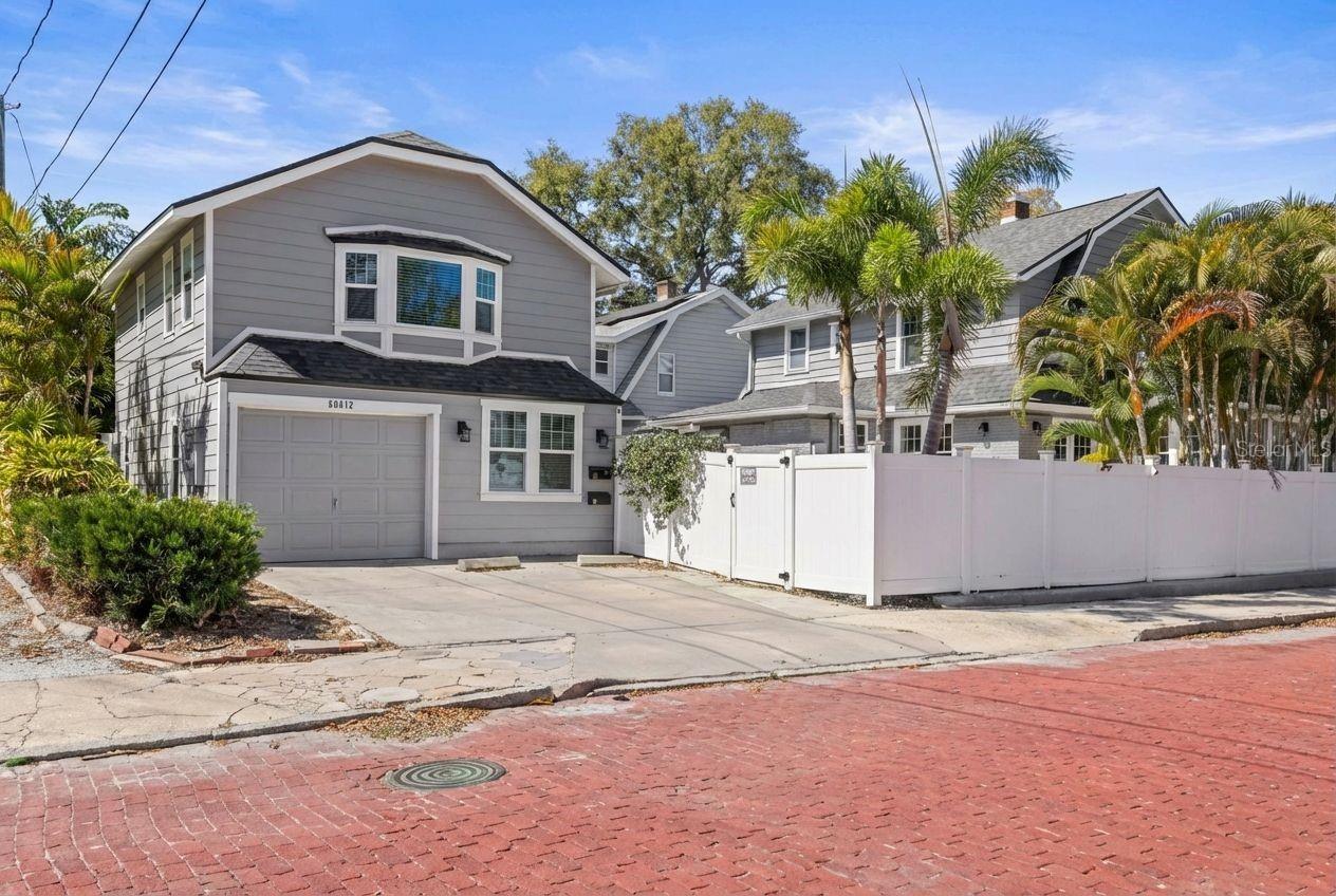 Listing photo id 53 for 800 18th Avenue N