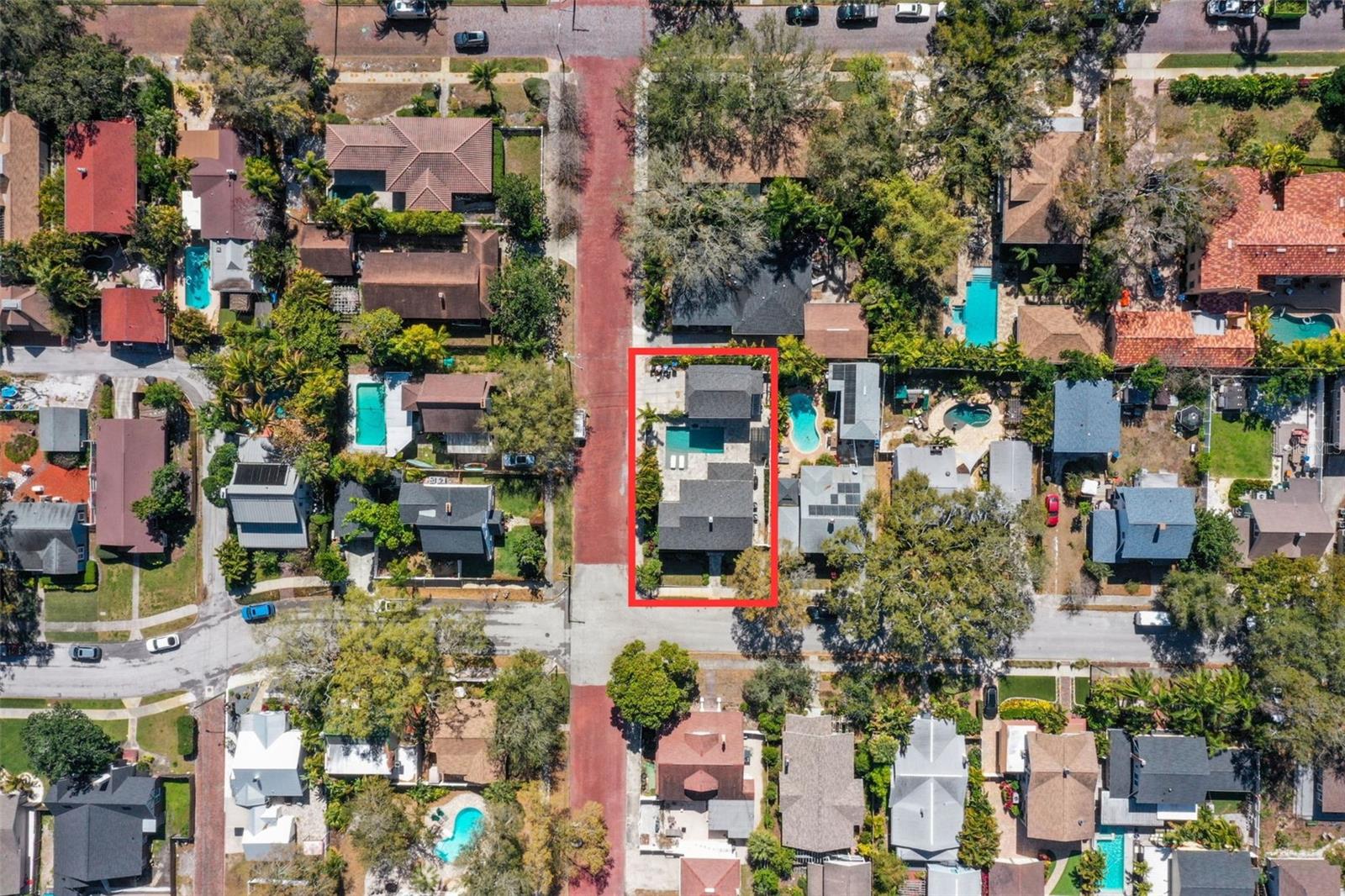 Listing photo id 5 for 800 18th Avenue N