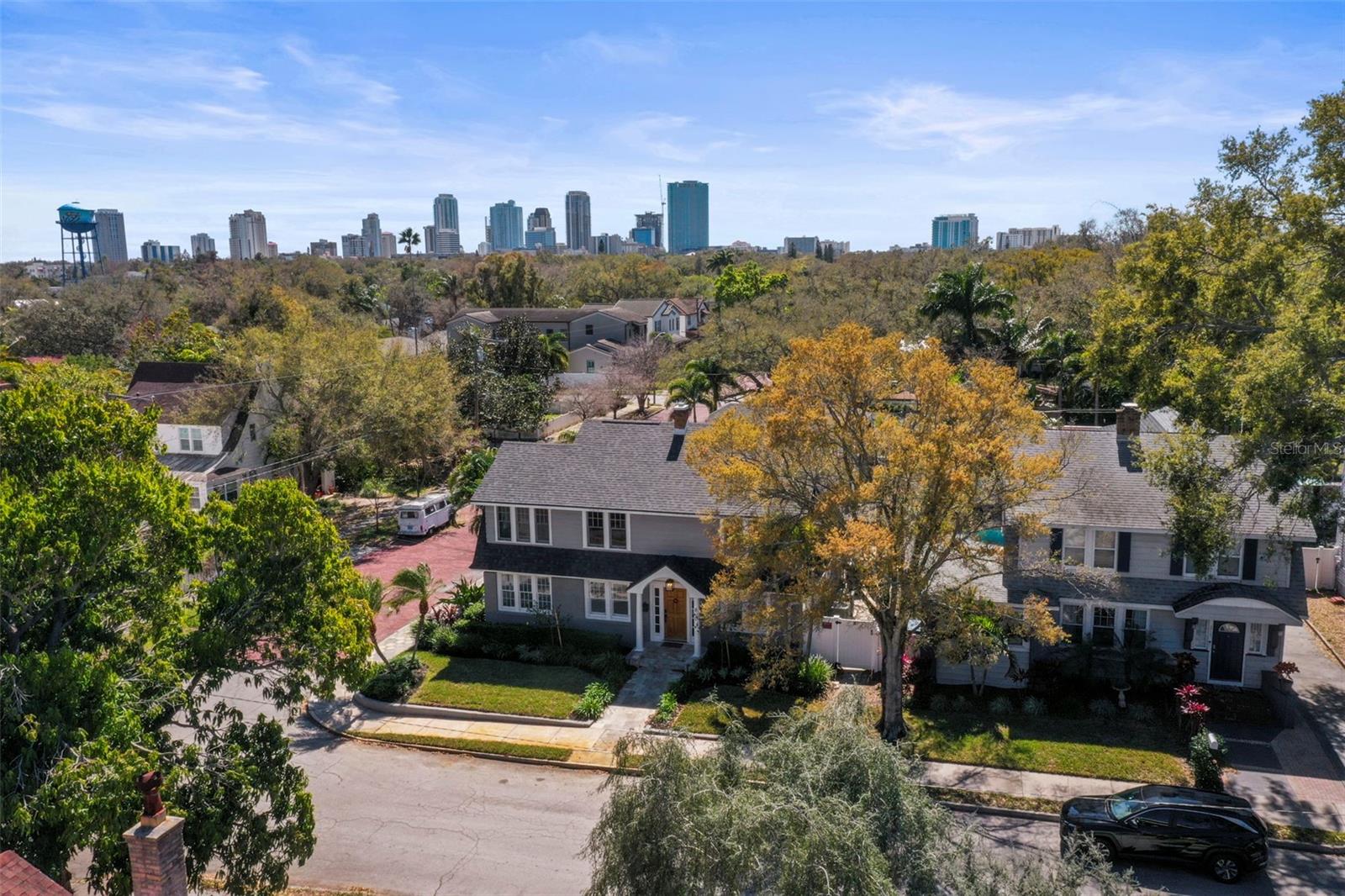 Listing photo id 7 for 800 18th Avenue N