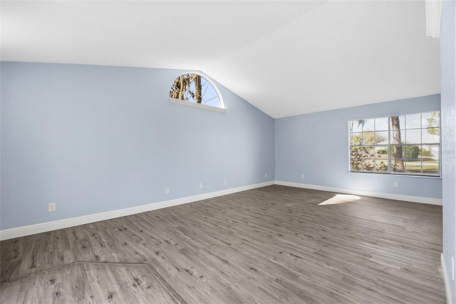 Image 23 of 45 For 33710 Linda Lane