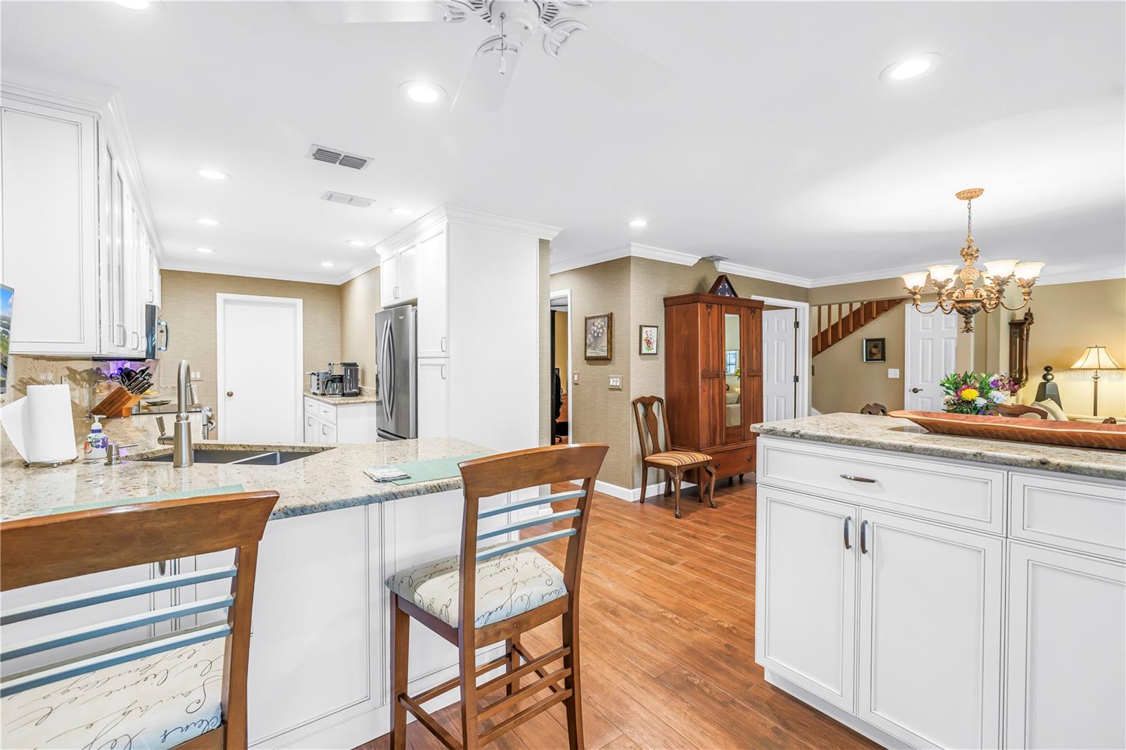 Image 10 of 41 For 812 Amelia Court Ne