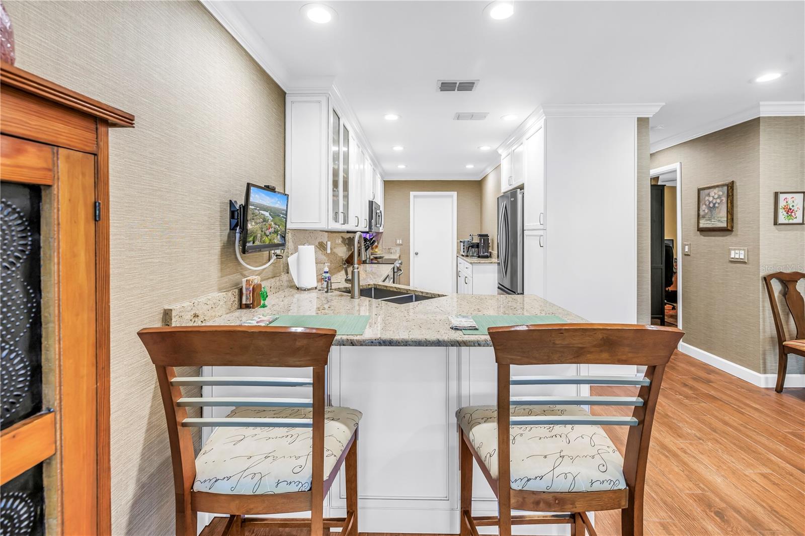 Image 11 of 41 For 812 Amelia Court Ne