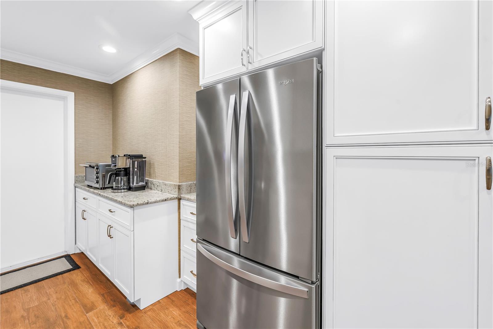 Image 12 of 41 For 812 Amelia Court Ne