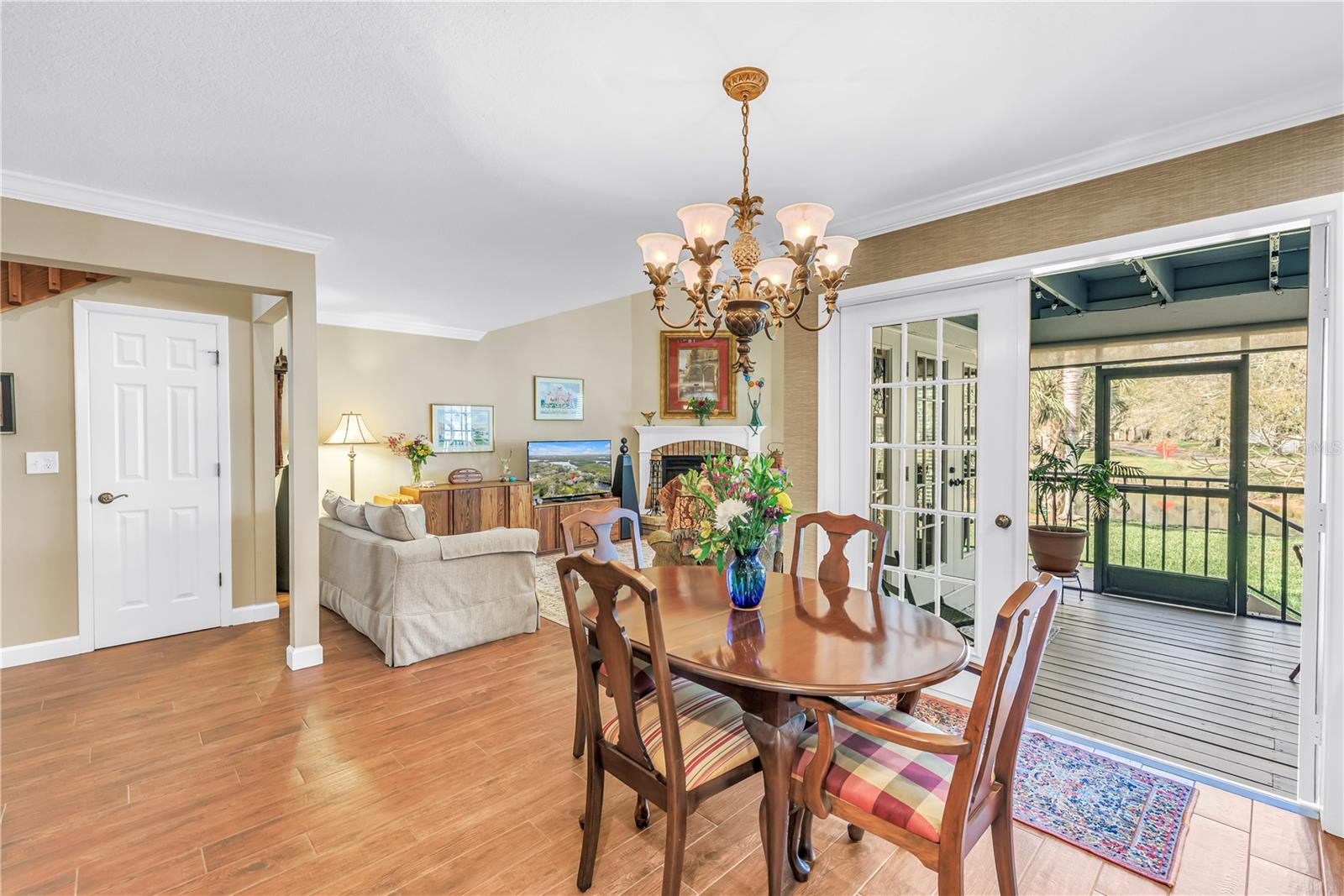 Image 15 of 41 For 812 Amelia Court Ne