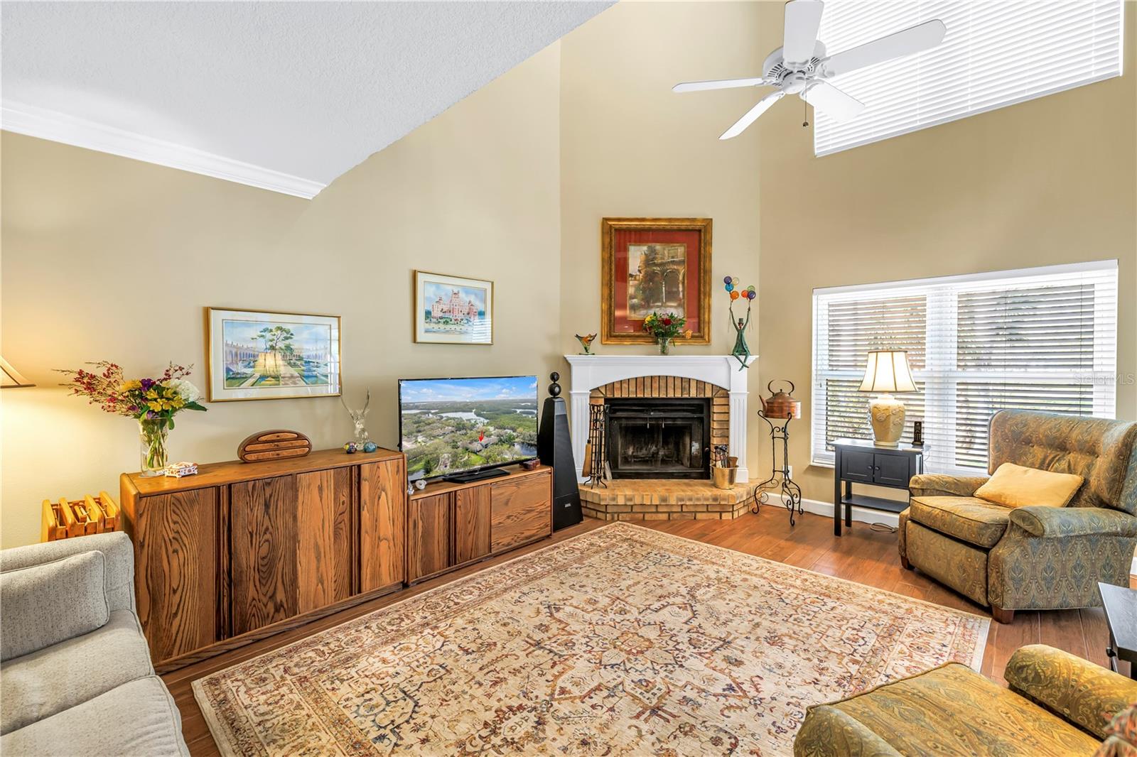 Image 17 of 41 For 812 Amelia Court Ne